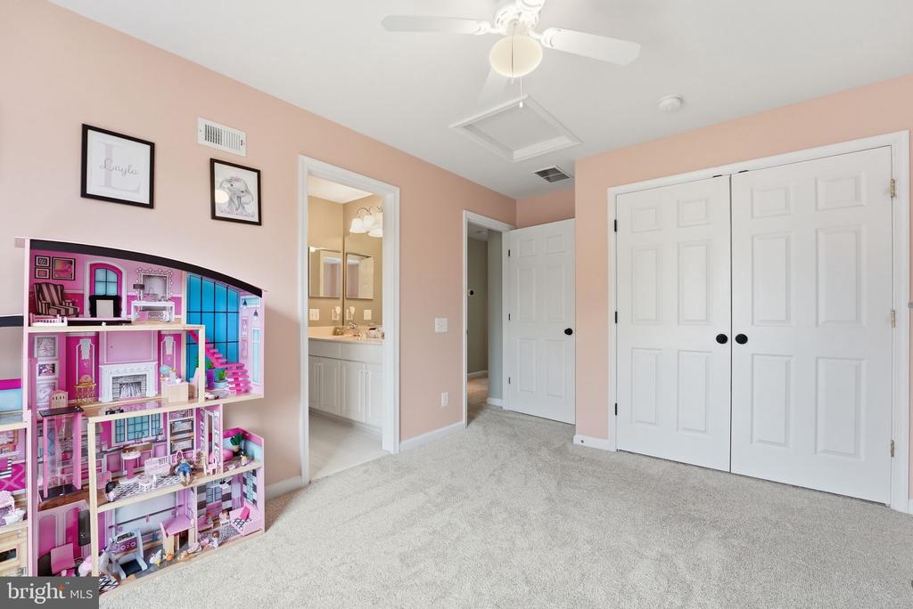 6394 CEDAR BROOK LN, WARRENTON, Virginia 20187, 5 Bedrooms Bedrooms, ,4 BathroomsBathrooms,Residential,6394 CEDAR BROOK LN,VAFQ2021706 MLS # VAFQ2021706