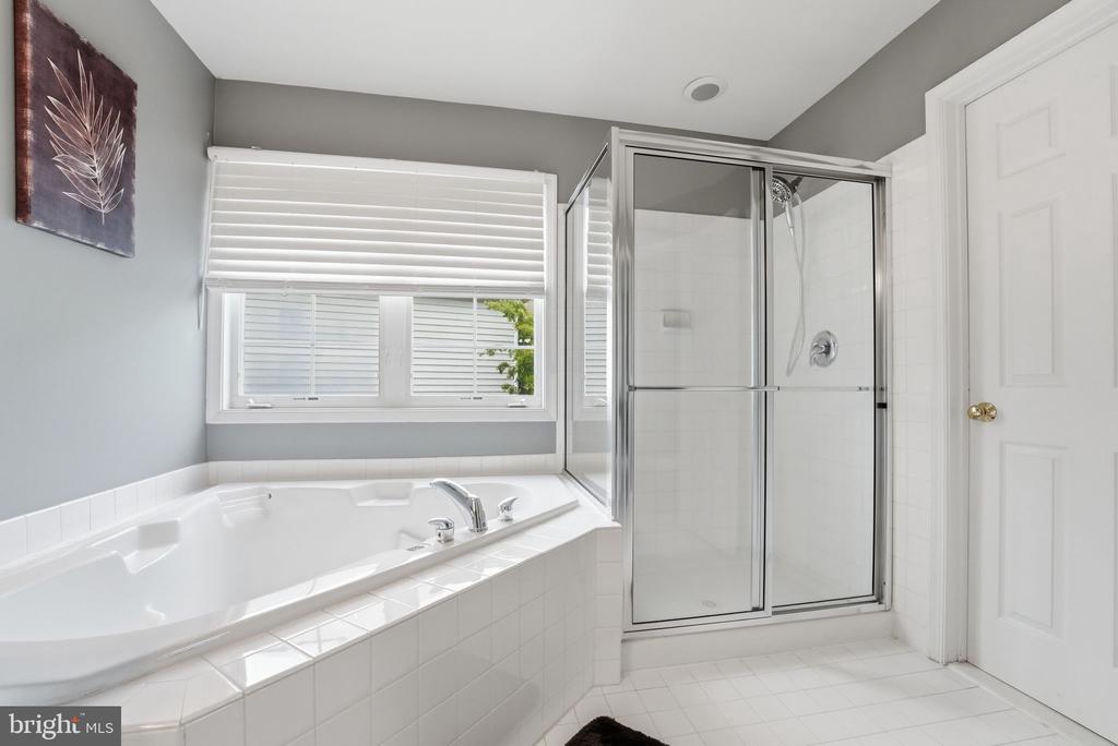 6394 CEDAR BROOK LN, WARRENTON, Virginia 20187, 5 Bedrooms Bedrooms, ,4 BathroomsBathrooms,Residential,6394 CEDAR BROOK LN,VAFQ2021706 MLS # VAFQ2021706