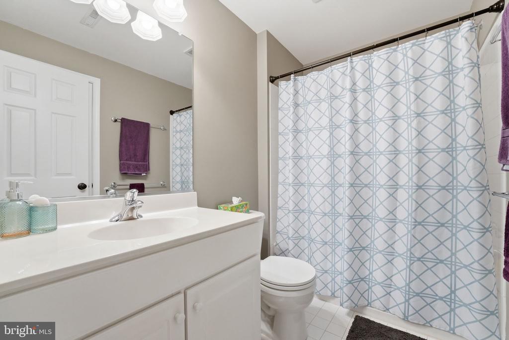 6394 CEDAR BROOK LN, WARRENTON, Virginia 20187, 5 Bedrooms Bedrooms, ,4 BathroomsBathrooms,Residential,6394 CEDAR BROOK LN,VAFQ2021706 MLS # VAFQ2021706