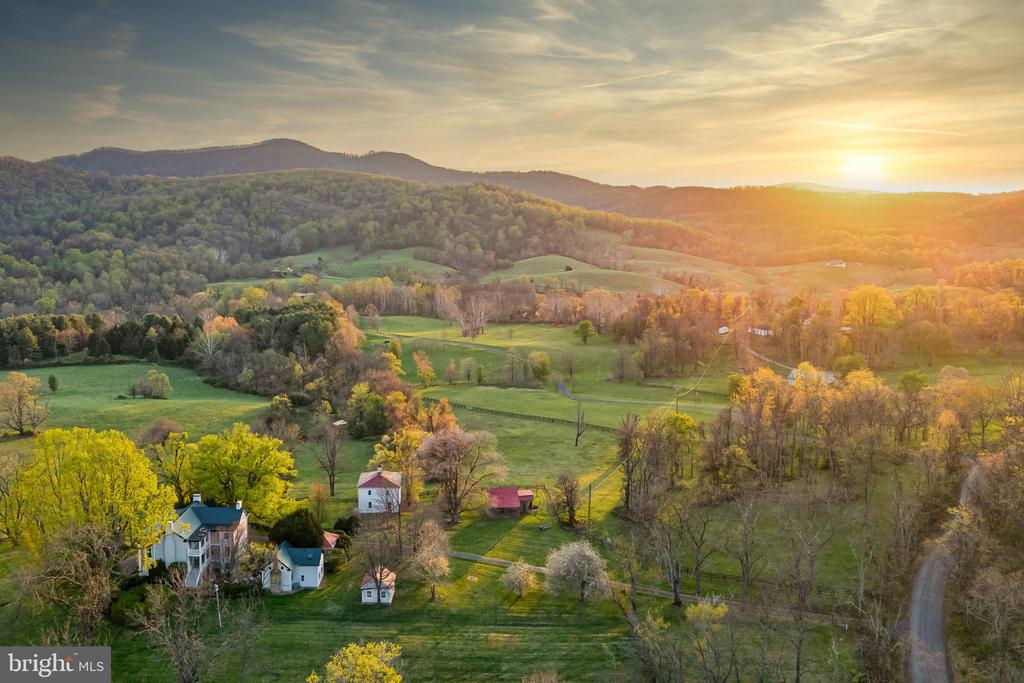 12087 MOSS HOLLOW RD, WARRENTON, Virginia 20187, 3 Bedrooms Bedrooms, ,2 BathroomsBathrooms,Residential,12087 MOSS HOLLOW RD,VAFQ2020908 MLS # VAFQ2020908