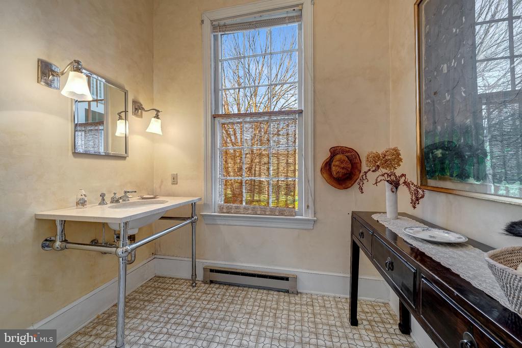 12087 MOSS HOLLOW RD, WARRENTON, Virginia 20187, 3 Bedrooms Bedrooms, ,2 BathroomsBathrooms,Residential,12087 MOSS HOLLOW RD,VAFQ2020908 MLS # VAFQ2020908