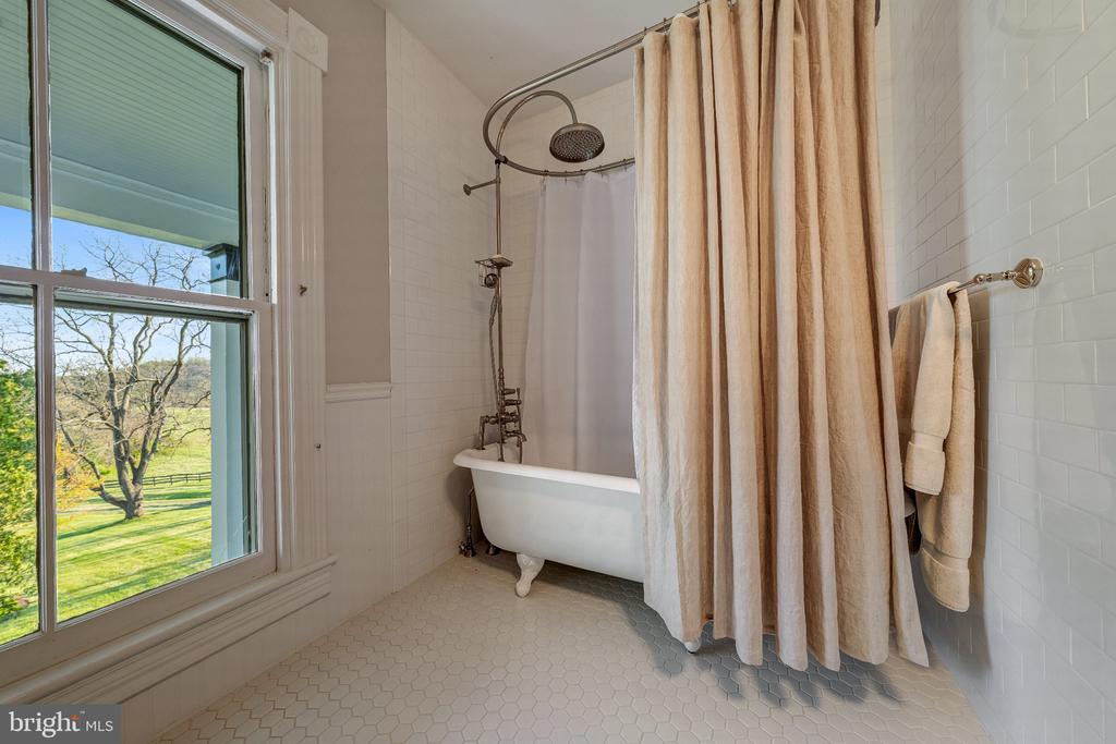 12087 MOSS HOLLOW RD, WARRENTON, Virginia 20187, 3 Bedrooms Bedrooms, ,2 BathroomsBathrooms,Residential,12087 MOSS HOLLOW RD,VAFQ2020908 MLS # VAFQ2020908