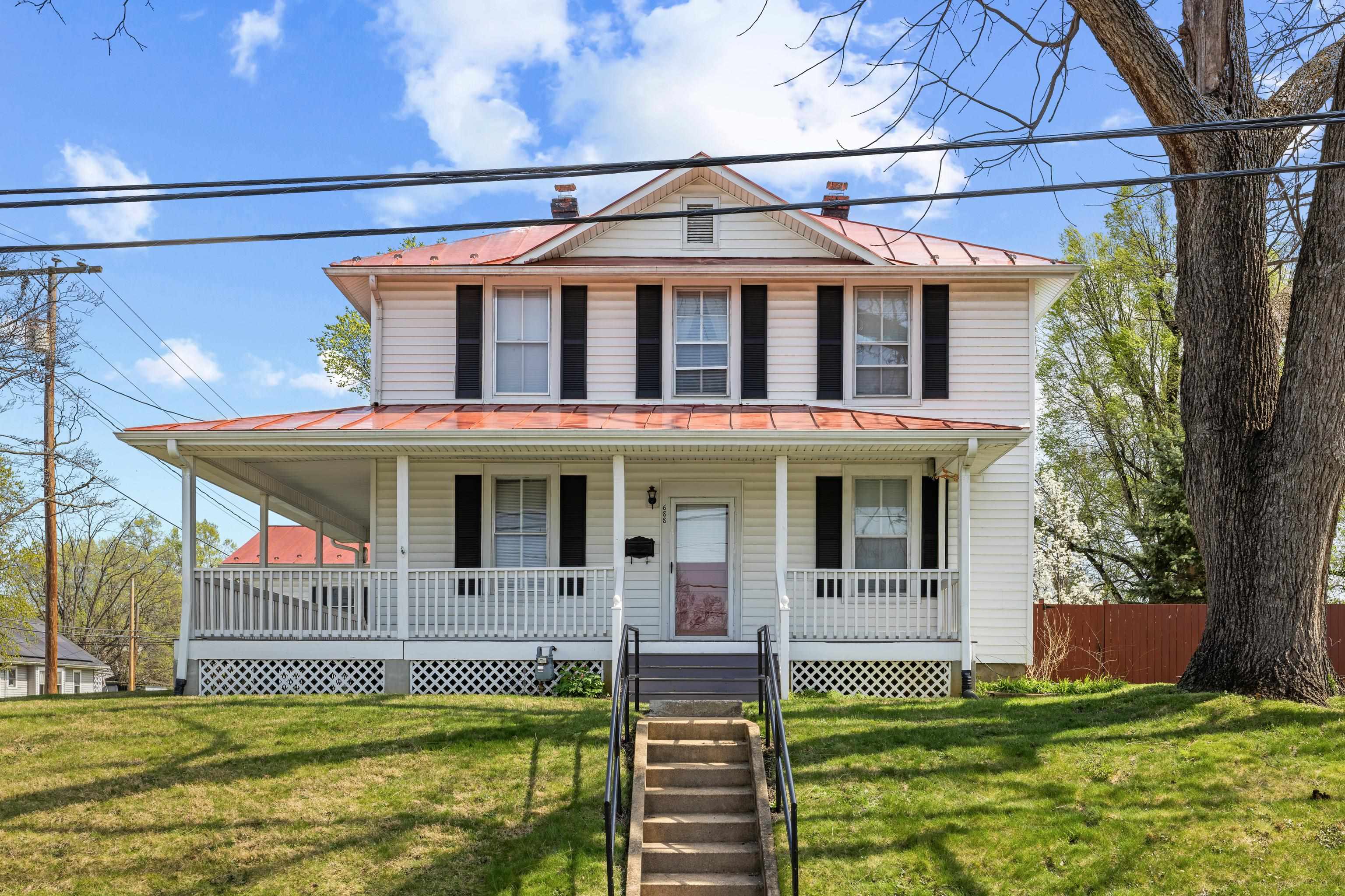 688 FLORENCE AVE, WAYNESBORO, Virginia 22980, 5 Bedrooms Bedrooms, ,2 BathroomsBathrooms,Residential,688 FLORENCE AVE,675323 MLS # 675323