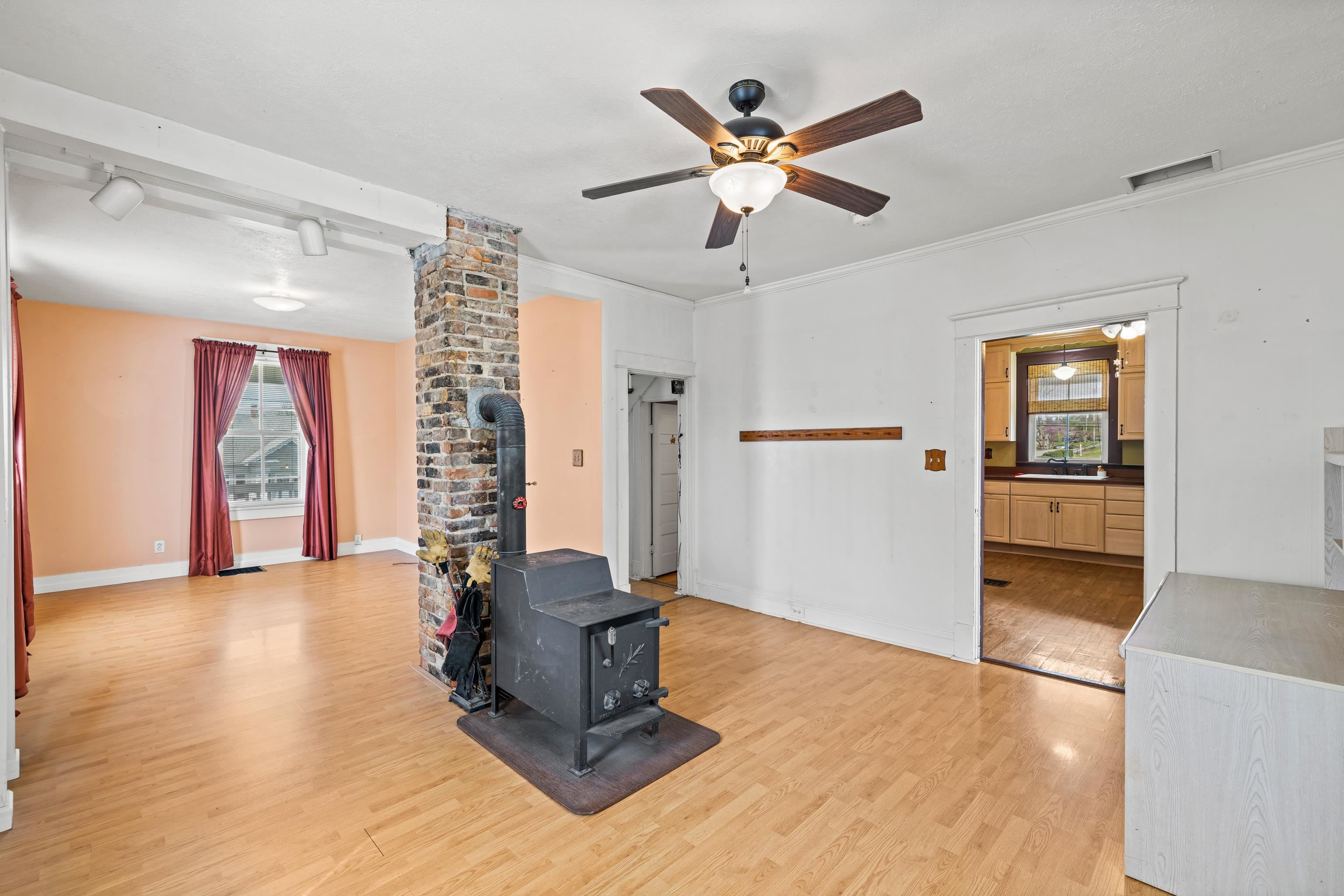 688 FLORENCE AVE, WAYNESBORO, Virginia 22980, 5 Bedrooms Bedrooms, ,2 BathroomsBathrooms,Residential,688 FLORENCE AVE,675323 MLS # 675323