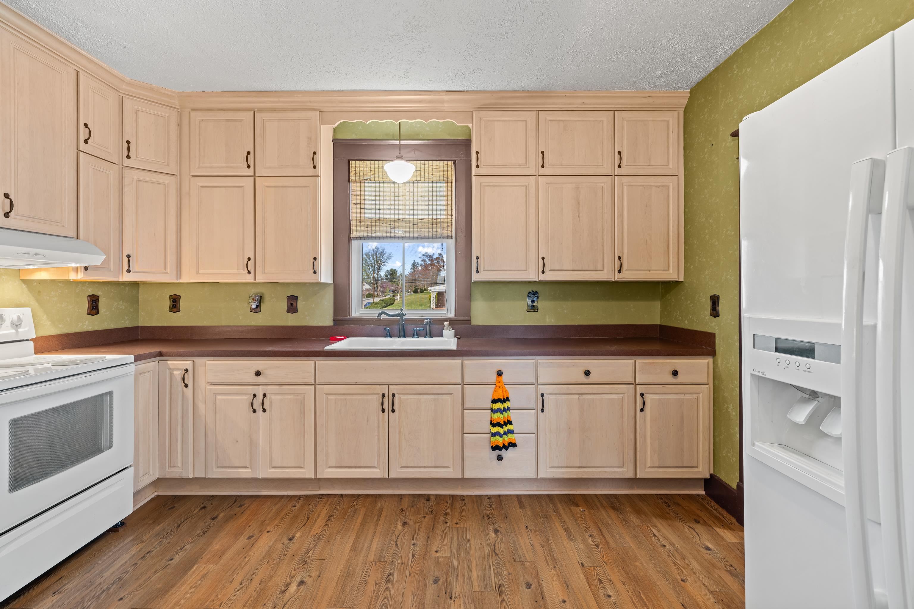 688 FLORENCE AVE, WAYNESBORO, Virginia 22980, 5 Bedrooms Bedrooms, ,2 BathroomsBathrooms,Residential,688 FLORENCE AVE,675323 MLS # 675323