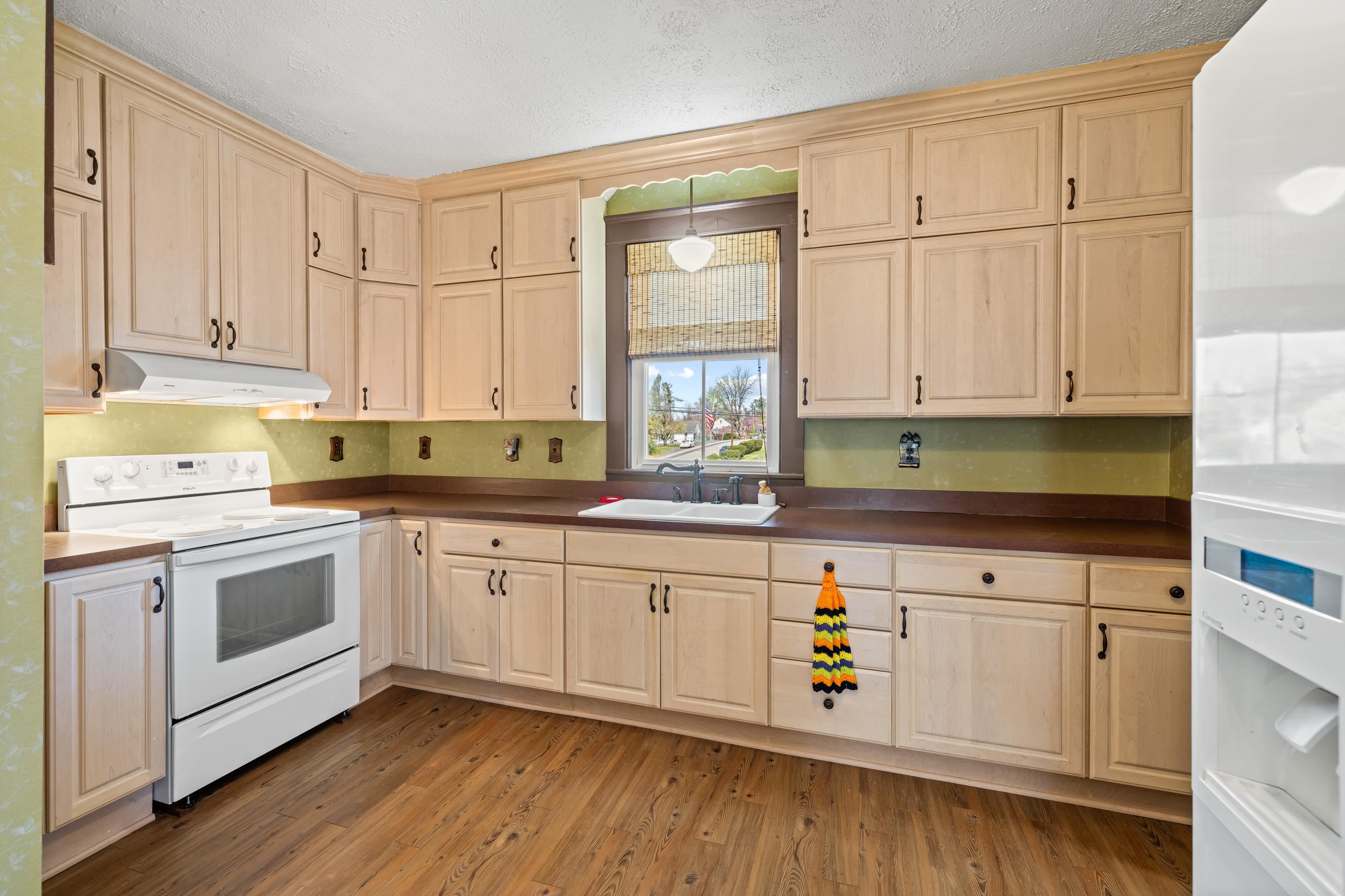 688 FLORENCE AVE, WAYNESBORO, Virginia 22980, 5 Bedrooms Bedrooms, ,2 BathroomsBathrooms,Residential,688 FLORENCE AVE,675323 MLS # 675323