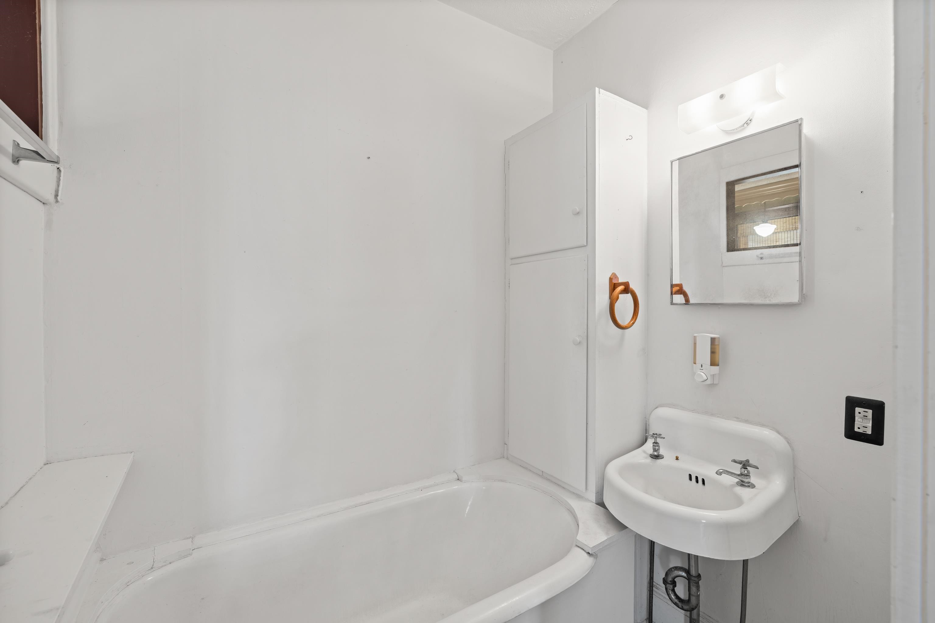 688 FLORENCE AVE, WAYNESBORO, Virginia 22980, 5 Bedrooms Bedrooms, ,2 BathroomsBathrooms,Residential,688 FLORENCE AVE,675323 MLS # 675323