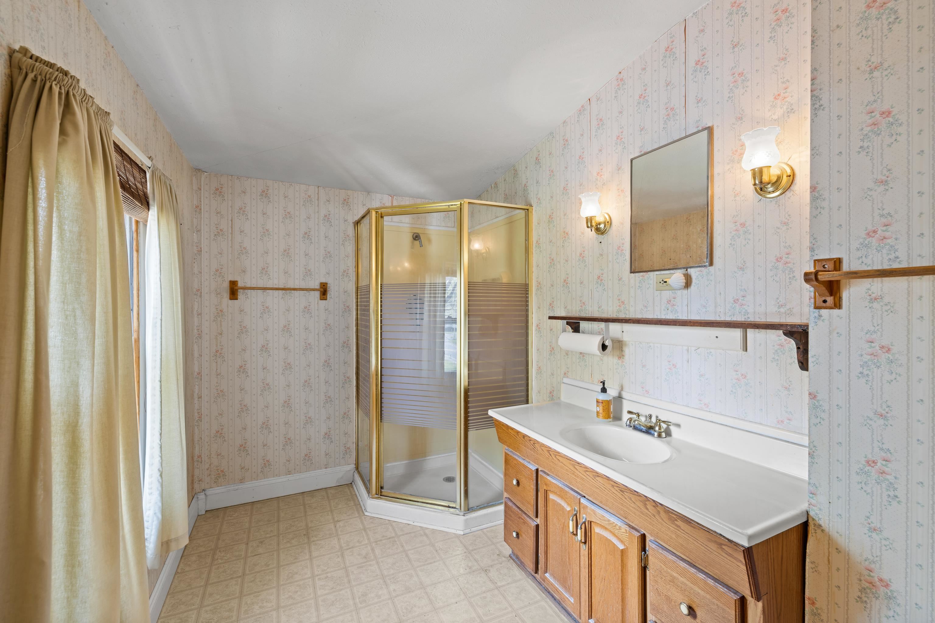 688 FLORENCE AVE, WAYNESBORO, Virginia 22980, 5 Bedrooms Bedrooms, ,2 BathroomsBathrooms,Residential,688 FLORENCE AVE,675323 MLS # 675323