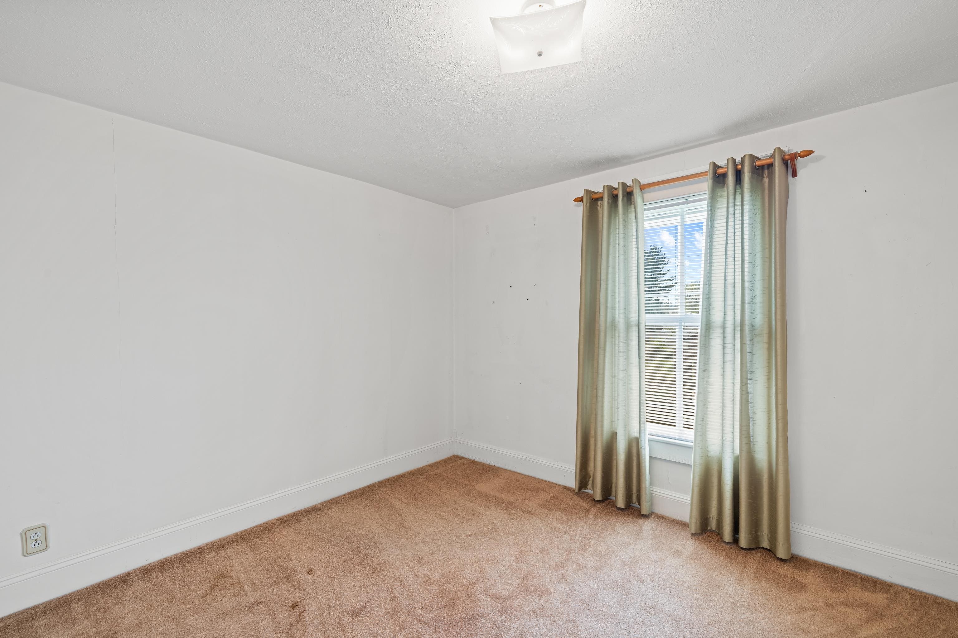 688 FLORENCE AVE, WAYNESBORO, Virginia 22980, 5 Bedrooms Bedrooms, ,2 BathroomsBathrooms,Residential,688 FLORENCE AVE,675323 MLS # 675323