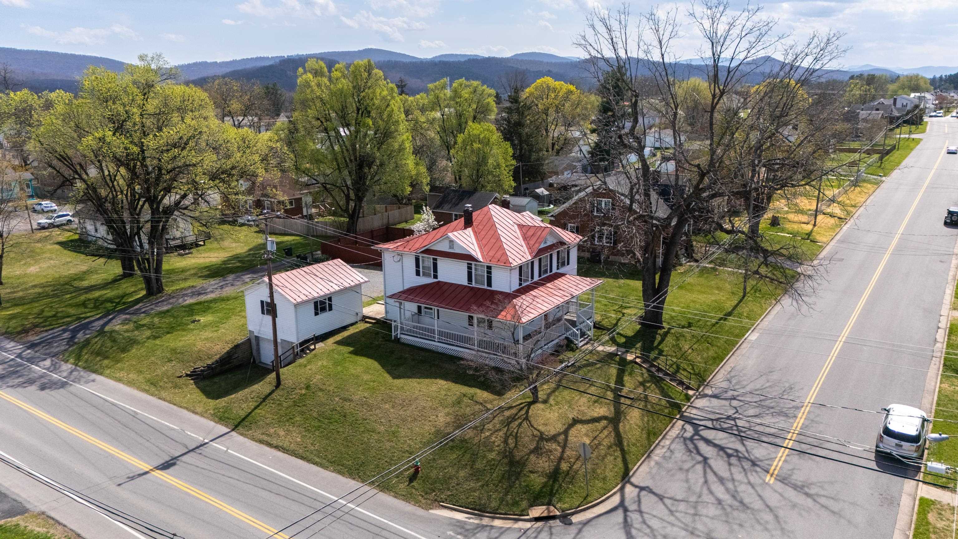 688 FLORENCE AVE, WAYNESBORO, Virginia 22980, 5 Bedrooms Bedrooms, ,2 BathroomsBathrooms,Residential,688 FLORENCE AVE,675323 MLS # 675323