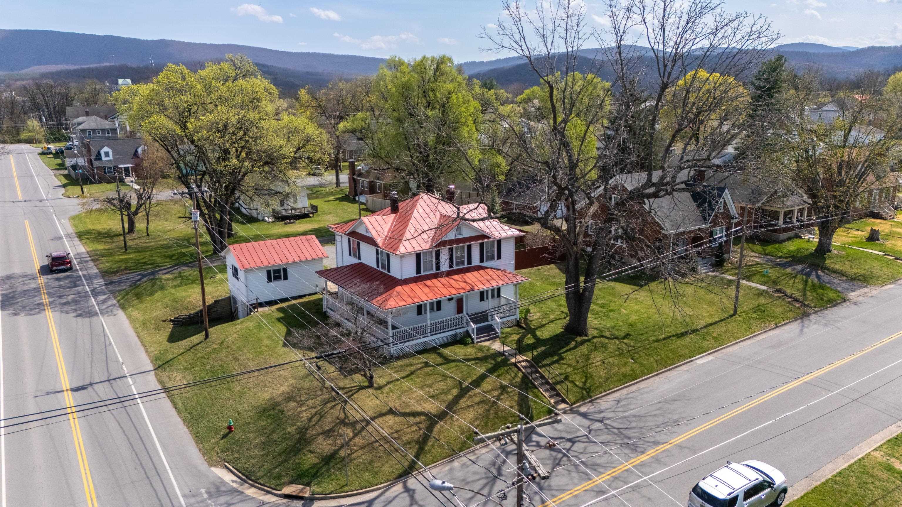 688 FLORENCE AVE, WAYNESBORO, Virginia 22980, 5 Bedrooms Bedrooms, ,2 BathroomsBathrooms,Residential,688 FLORENCE AVE,675323 MLS # 675323