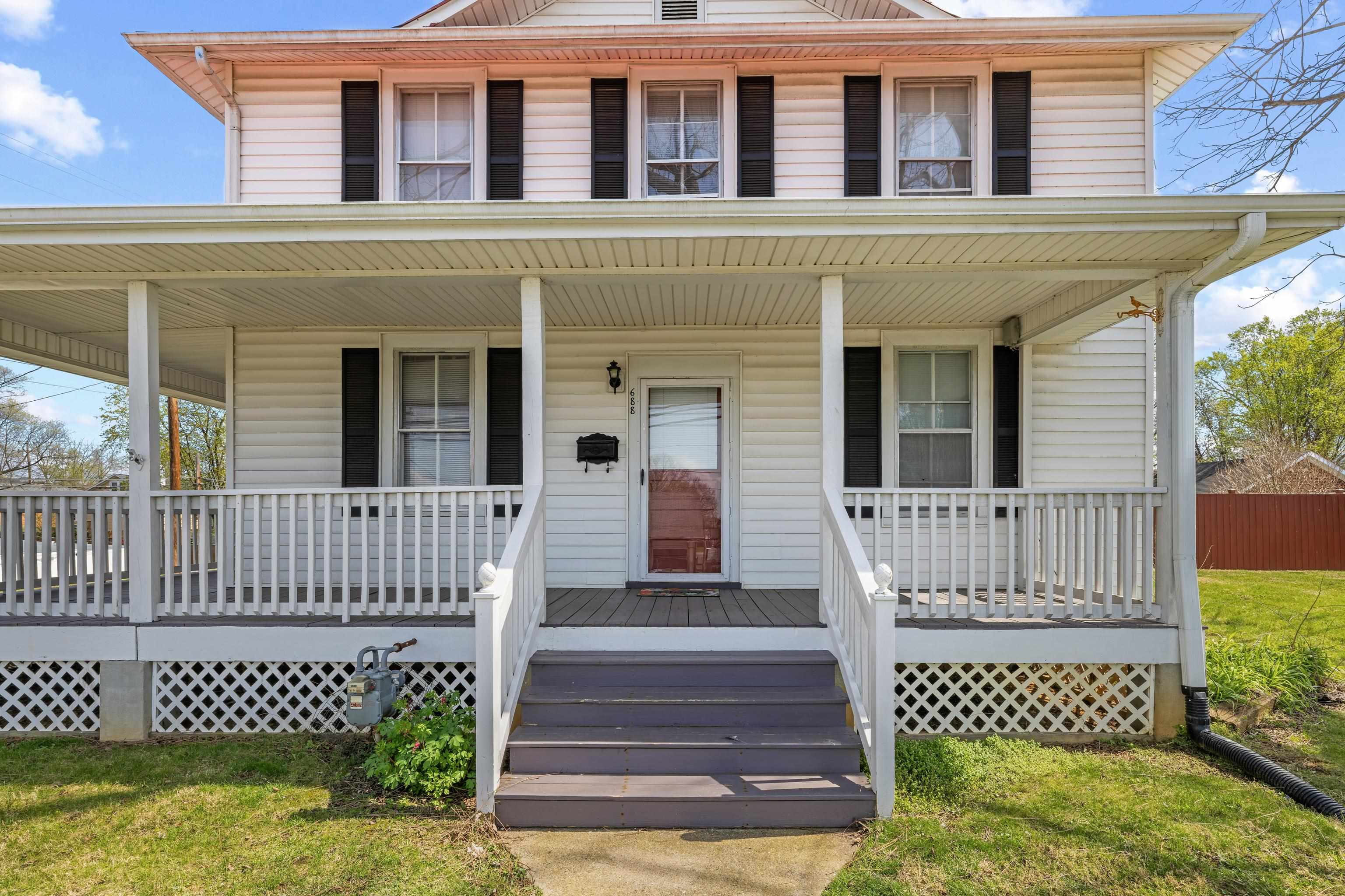 688 FLORENCE AVE, WAYNESBORO, Virginia 22980, 5 Bedrooms Bedrooms, ,2 BathroomsBathrooms,Residential,688 FLORENCE AVE,675323 MLS # 675323