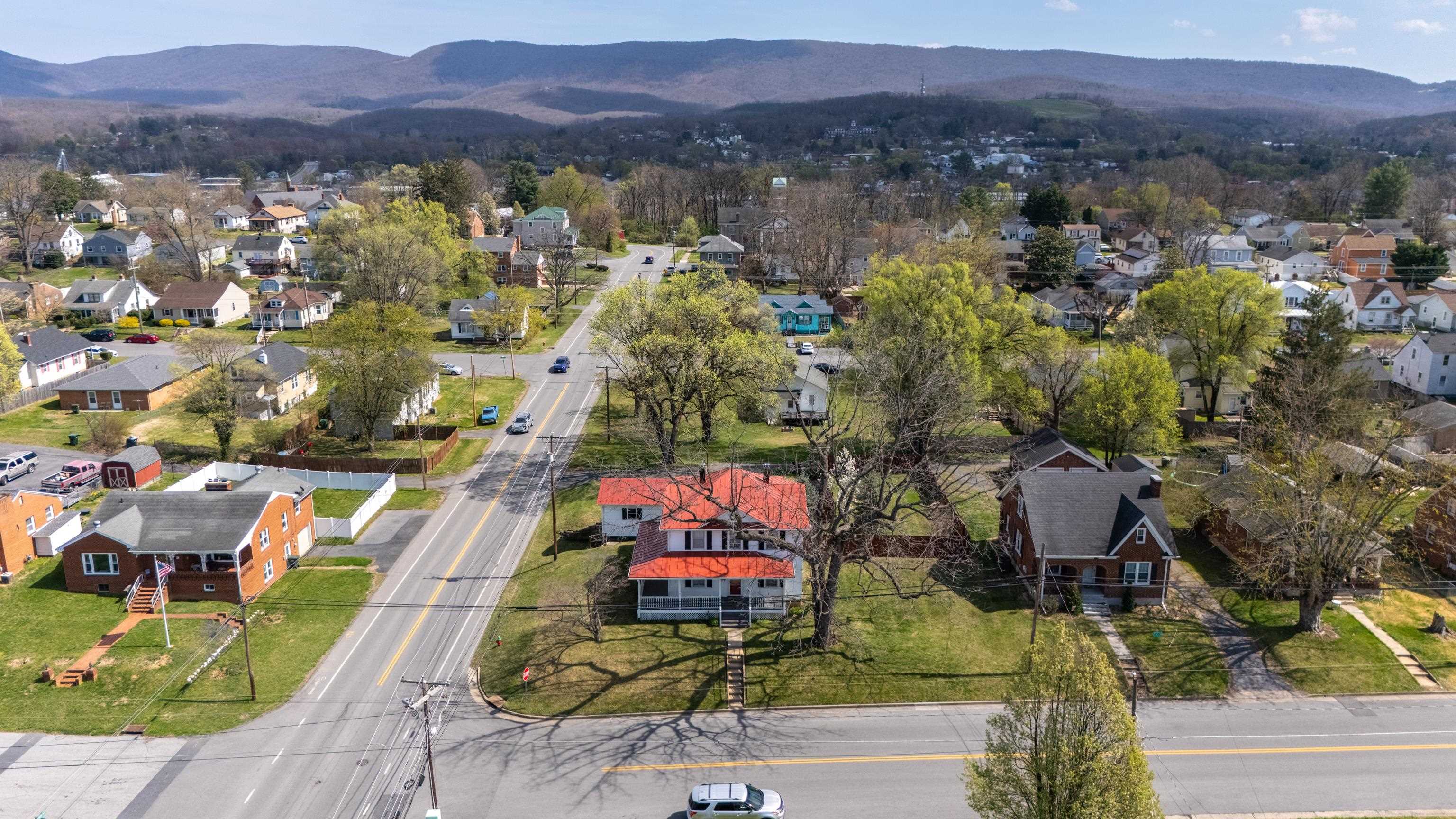688 FLORENCE AVE, WAYNESBORO, Virginia 22980, 5 Bedrooms Bedrooms, ,2 BathroomsBathrooms,Residential,688 FLORENCE AVE,675323 MLS # 675323