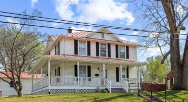688 FLORENCE AVE, WAYNESBORO, Virginia 22980, 5 Bedrooms Bedrooms, ,2 BathroomsBathrooms,Residential,688 FLORENCE AVE,675323 MLS # 675323