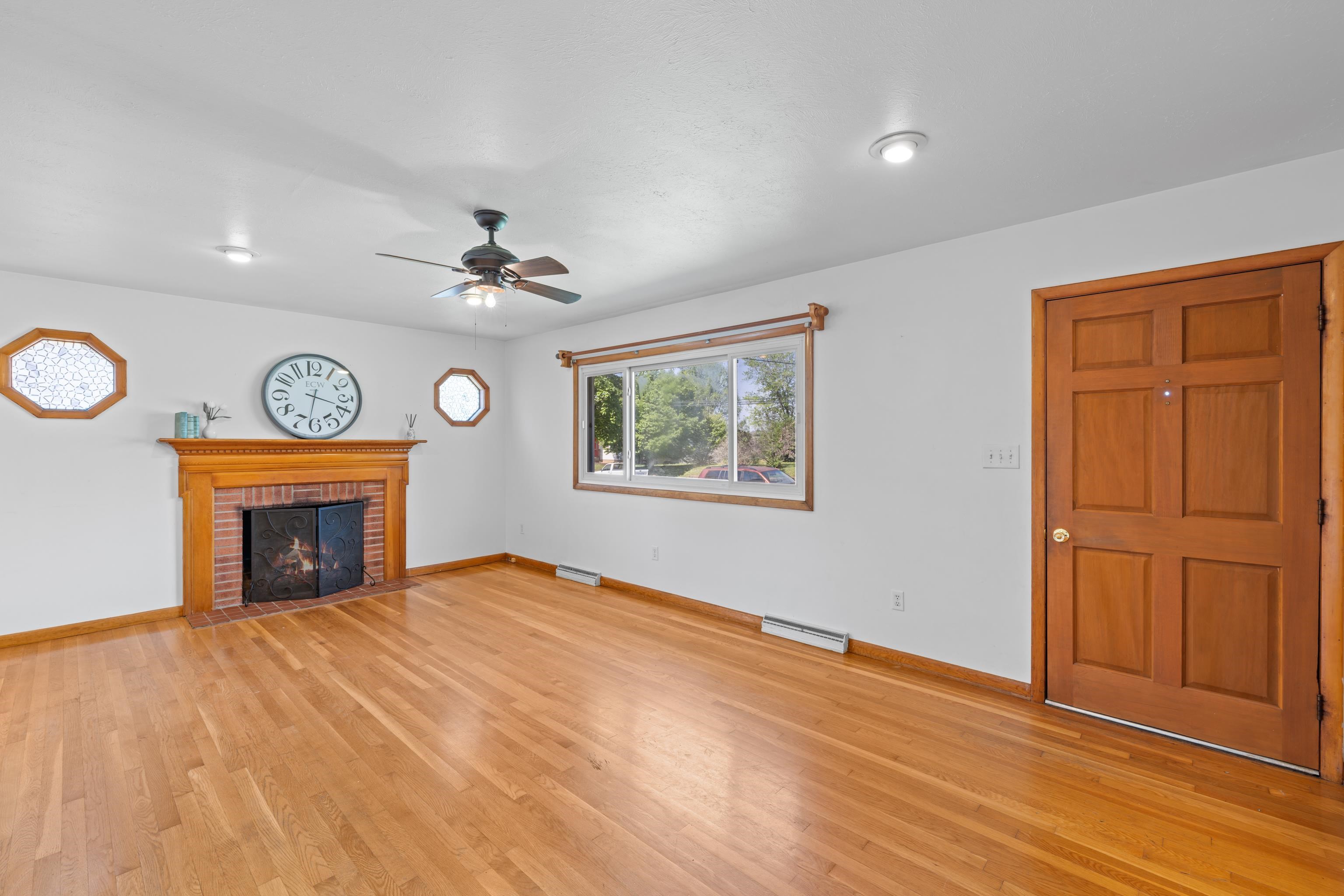 740 SHERWOOD AVE, WAYNESBORO, Virginia 22980, 6 Bedrooms Bedrooms, ,2 BathroomsBathrooms,Residential,740 SHERWOOD AVE,676366 MLS # 676366