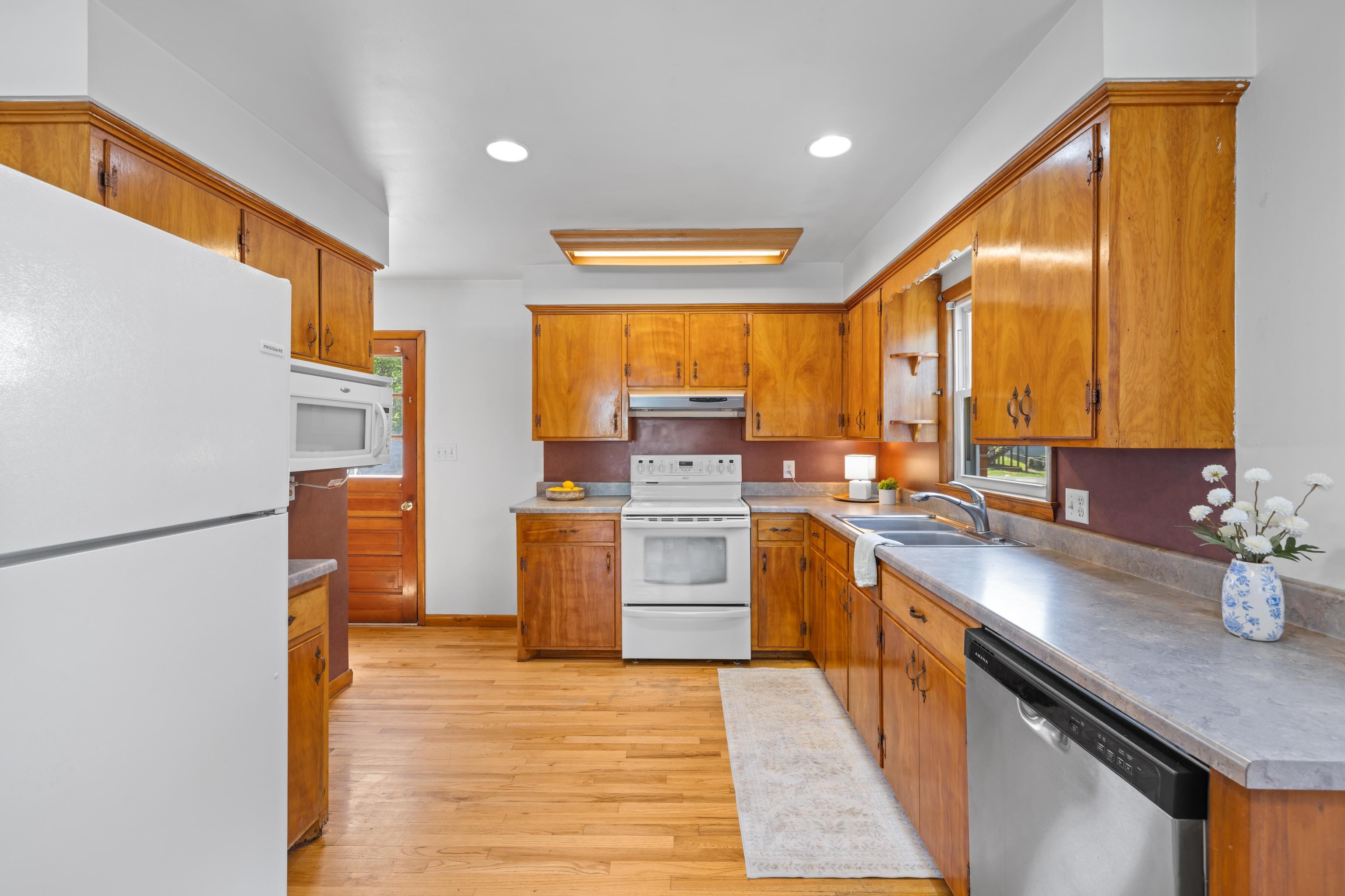 740 SHERWOOD AVE, WAYNESBORO, Virginia 22980, 6 Bedrooms Bedrooms, ,2 BathroomsBathrooms,Residential,740 SHERWOOD AVE,676366 MLS # 676366