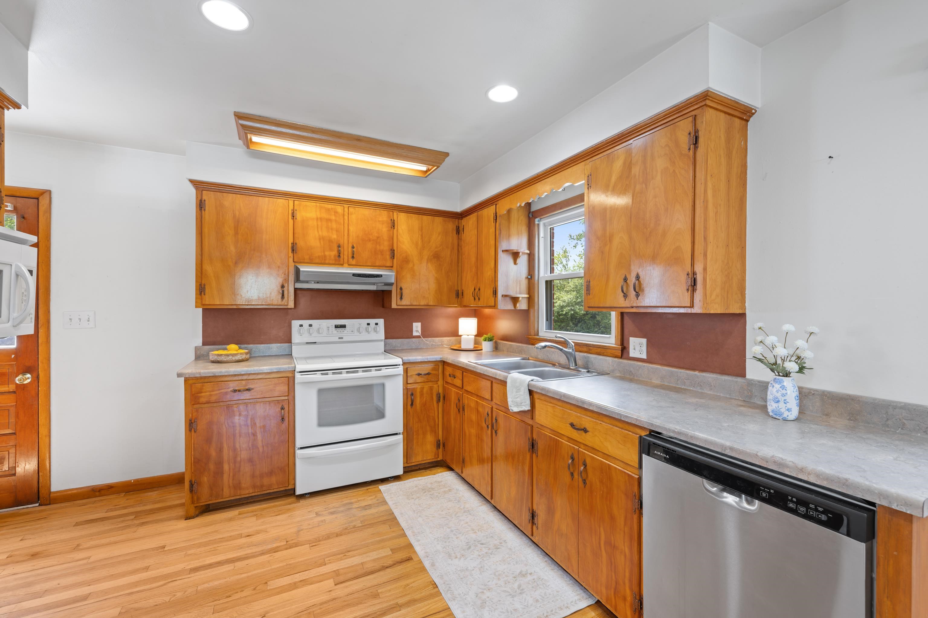 740 SHERWOOD AVE, WAYNESBORO, Virginia 22980, 6 Bedrooms Bedrooms, ,2 BathroomsBathrooms,Residential,740 SHERWOOD AVE,676366 MLS # 676366