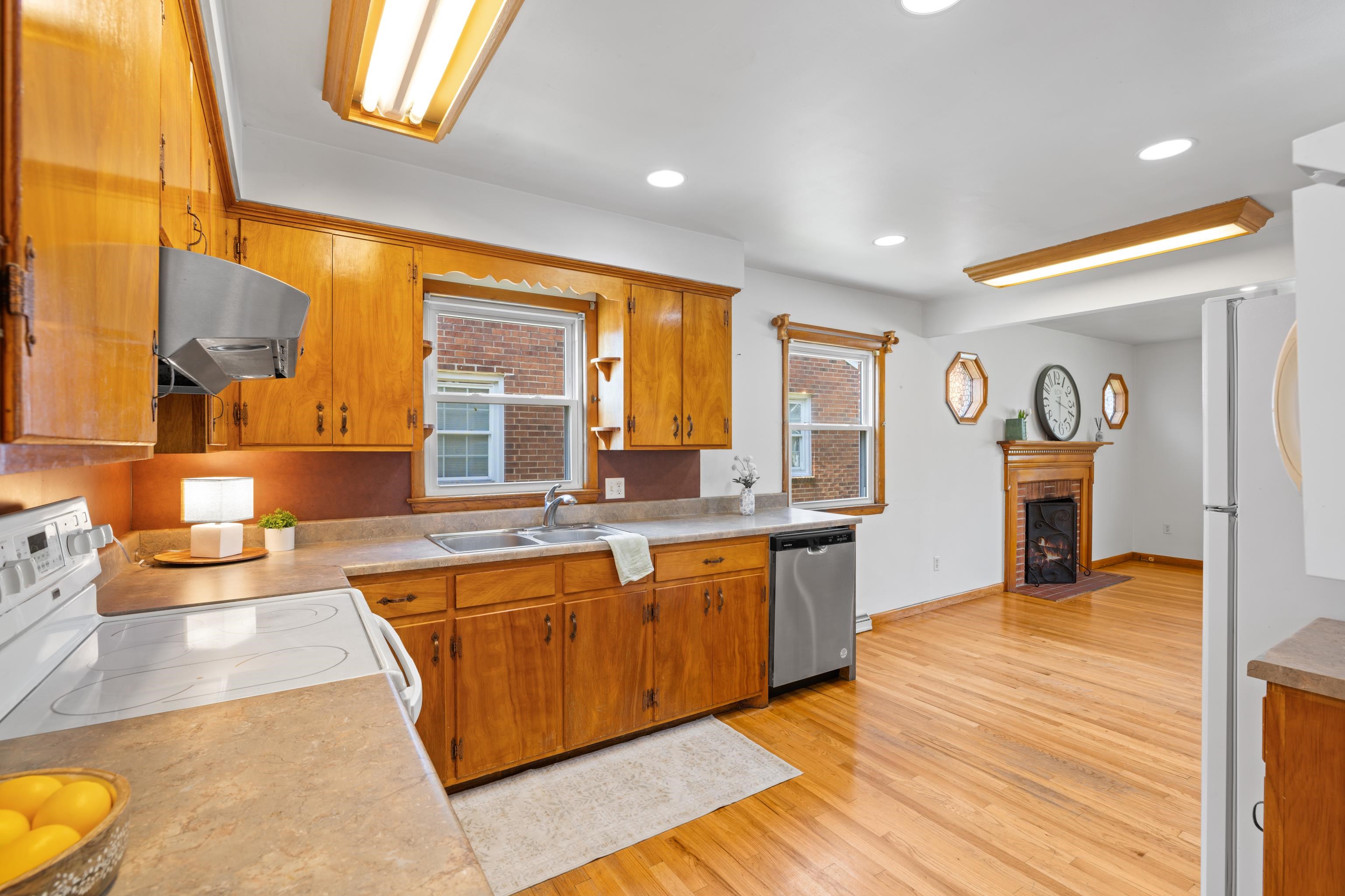 740 SHERWOOD AVE, WAYNESBORO, Virginia 22980, 6 Bedrooms Bedrooms, ,2 BathroomsBathrooms,Residential,740 SHERWOOD AVE,676366 MLS # 676366