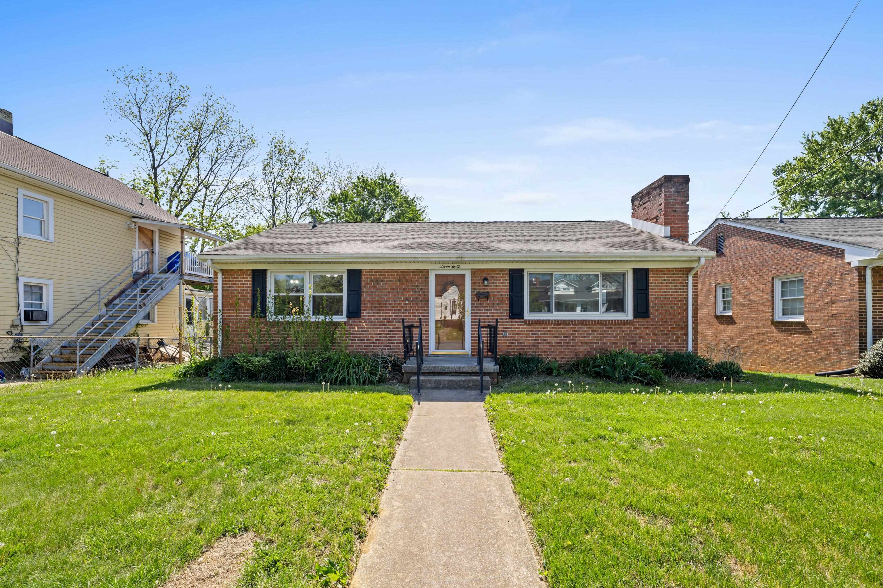 740 SHERWOOD AVE, WAYNESBORO, Virginia 22980, 6 Bedrooms Bedrooms, ,2 BathroomsBathrooms,Residential,740 SHERWOOD AVE,676366 MLS # 676366