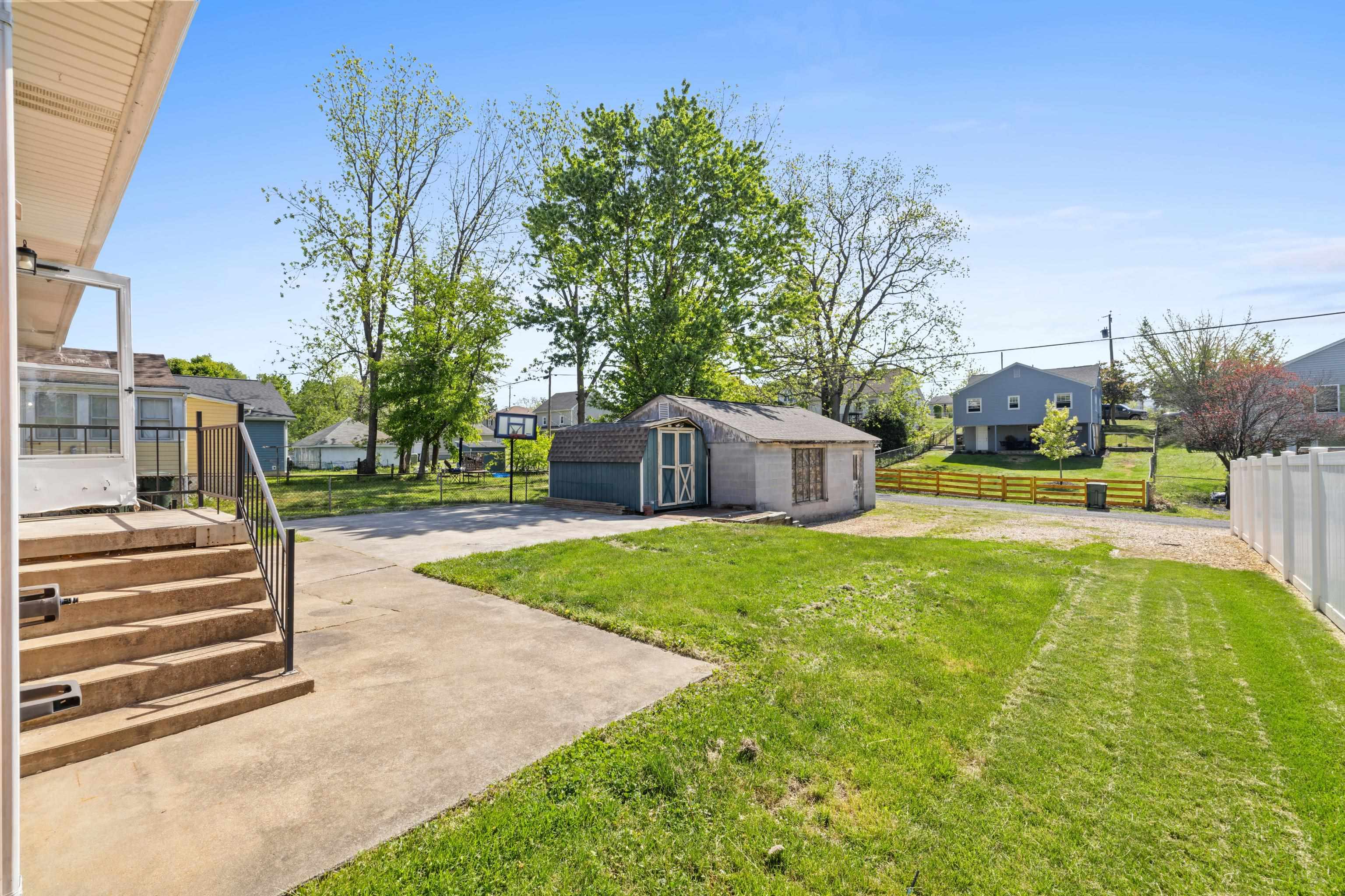 740 SHERWOOD AVE, WAYNESBORO, Virginia 22980, 6 Bedrooms Bedrooms, ,2 BathroomsBathrooms,Residential,740 SHERWOOD AVE,676366 MLS # 676366