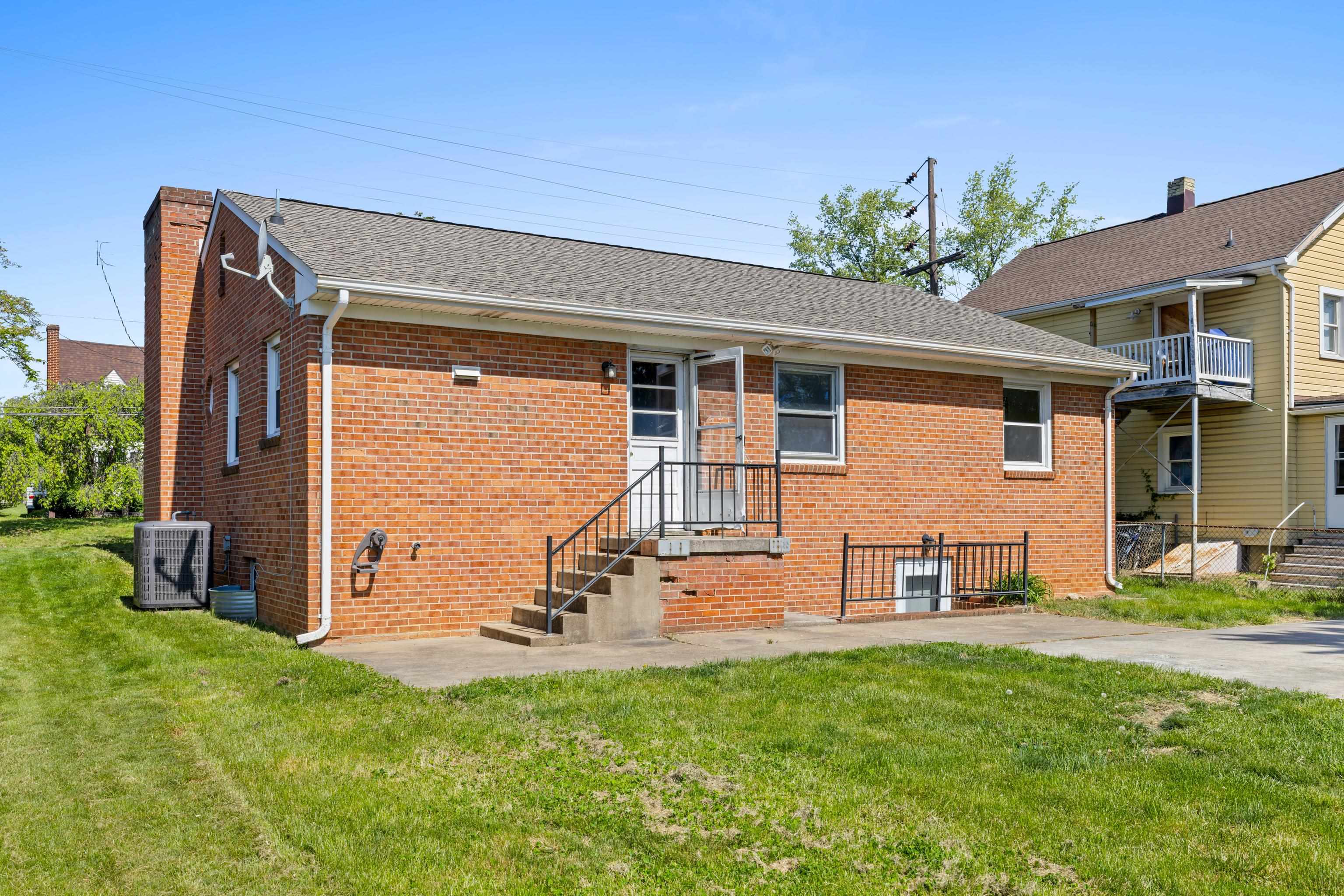 740 SHERWOOD AVE, WAYNESBORO, Virginia 22980, 6 Bedrooms Bedrooms, ,2 BathroomsBathrooms,Residential,740 SHERWOOD AVE,676366 MLS # 676366