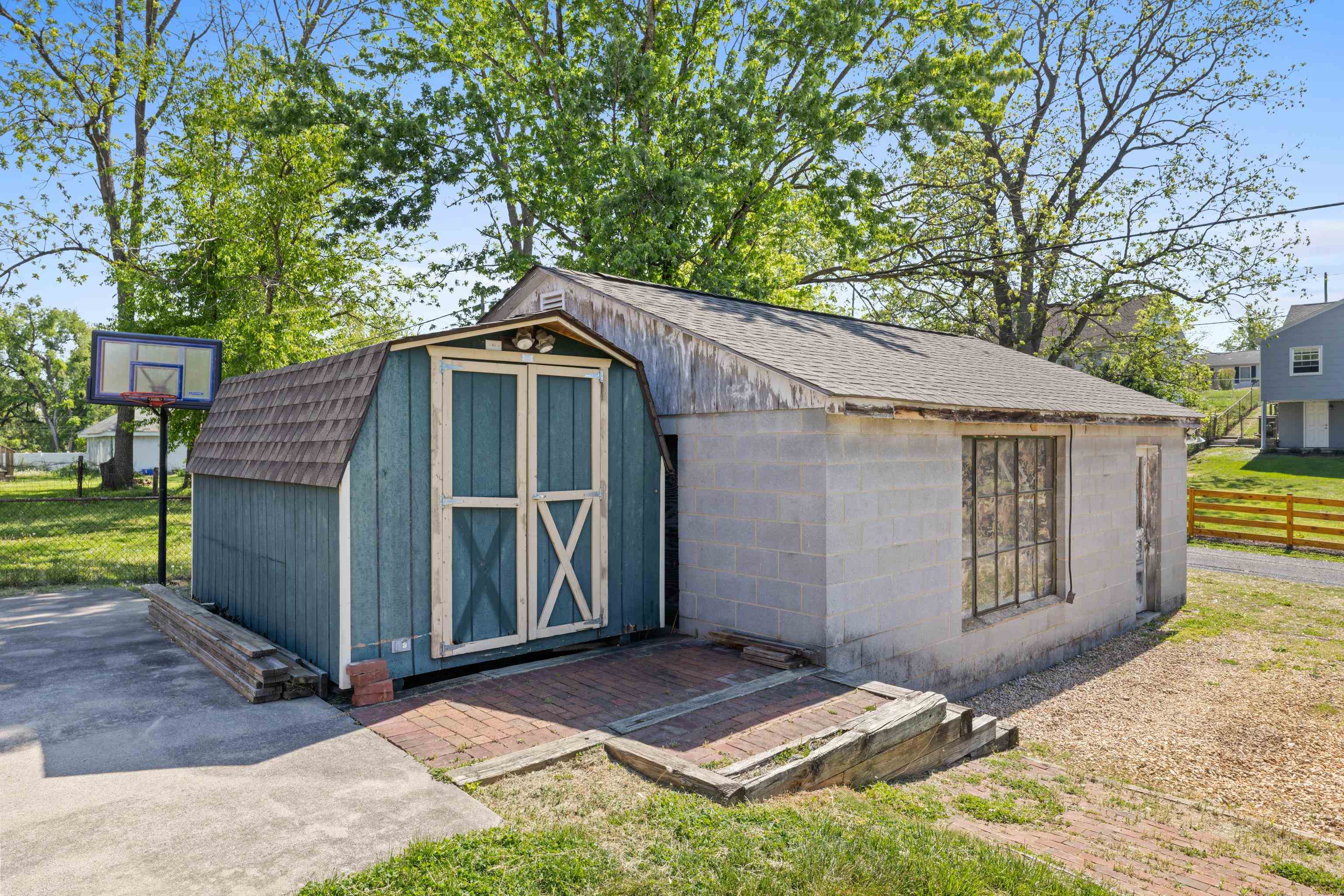 740 SHERWOOD AVE, WAYNESBORO, Virginia 22980, 6 Bedrooms Bedrooms, ,2 BathroomsBathrooms,Residential,740 SHERWOOD AVE,676366 MLS # 676366