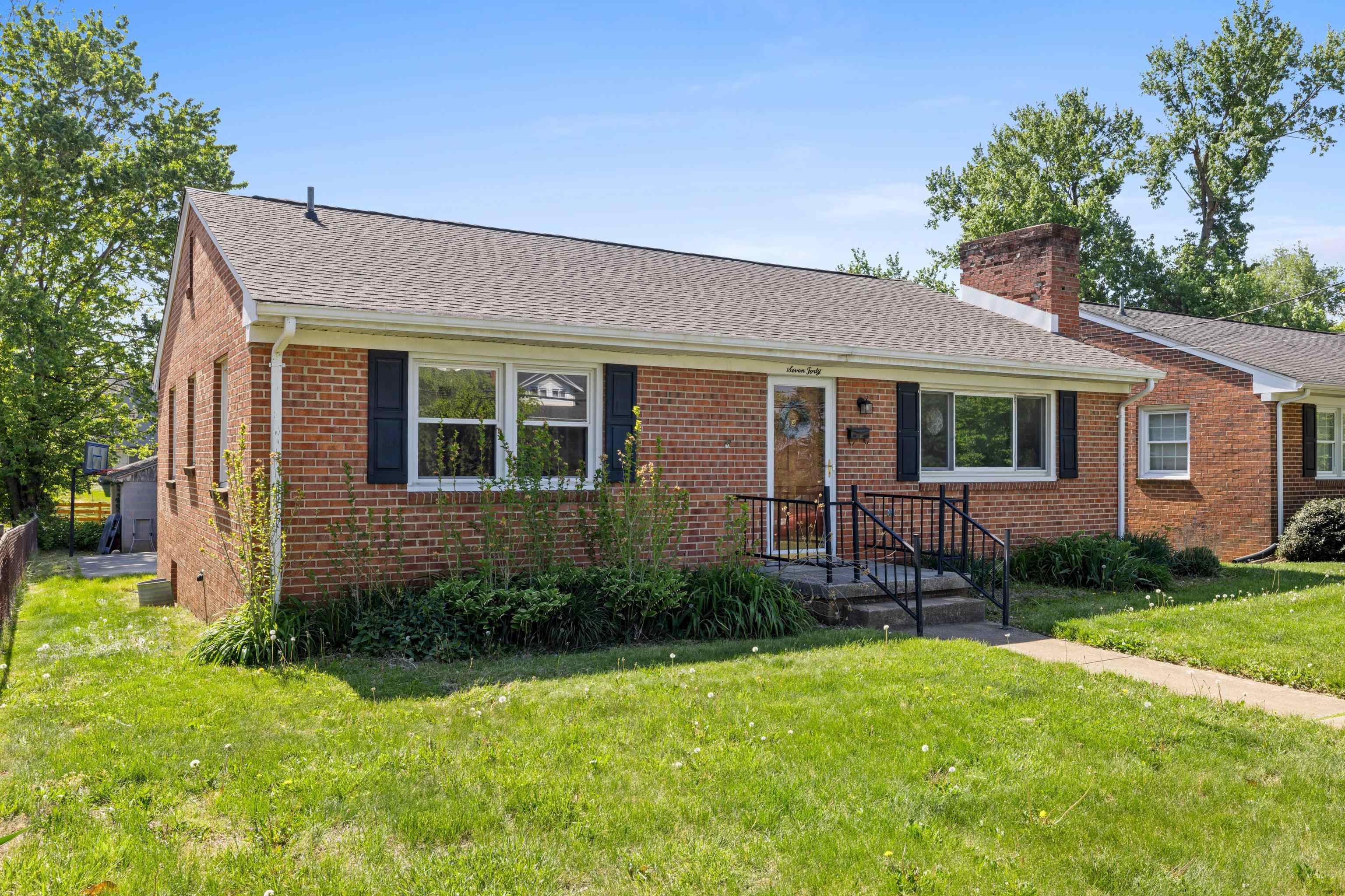 740 SHERWOOD AVE, WAYNESBORO, Virginia 22980, 6 Bedrooms Bedrooms, ,2 BathroomsBathrooms,Residential,740 SHERWOOD AVE,676366 MLS # 676366