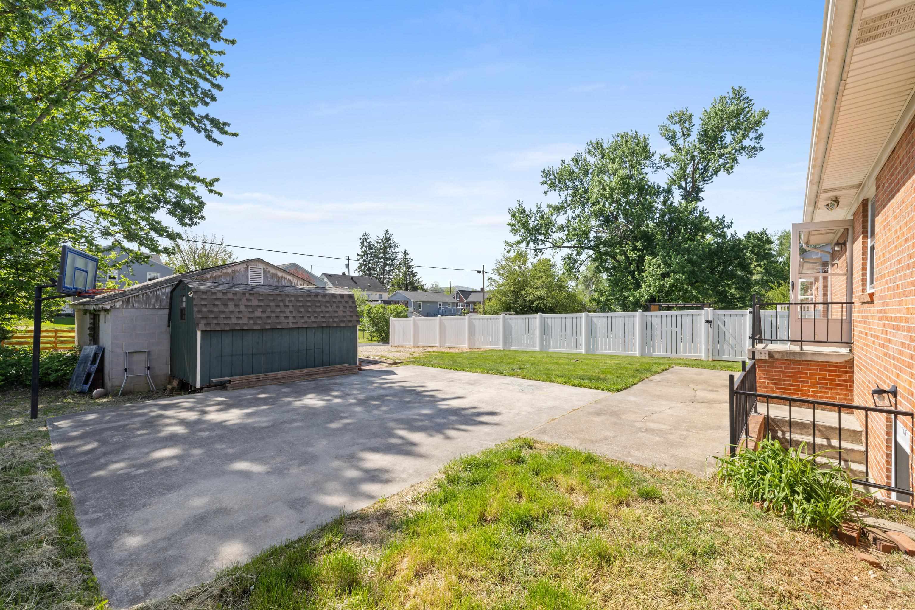 740 SHERWOOD AVE, WAYNESBORO, Virginia 22980, 6 Bedrooms Bedrooms, ,2 BathroomsBathrooms,Residential,740 SHERWOOD AVE,676366 MLS # 676366