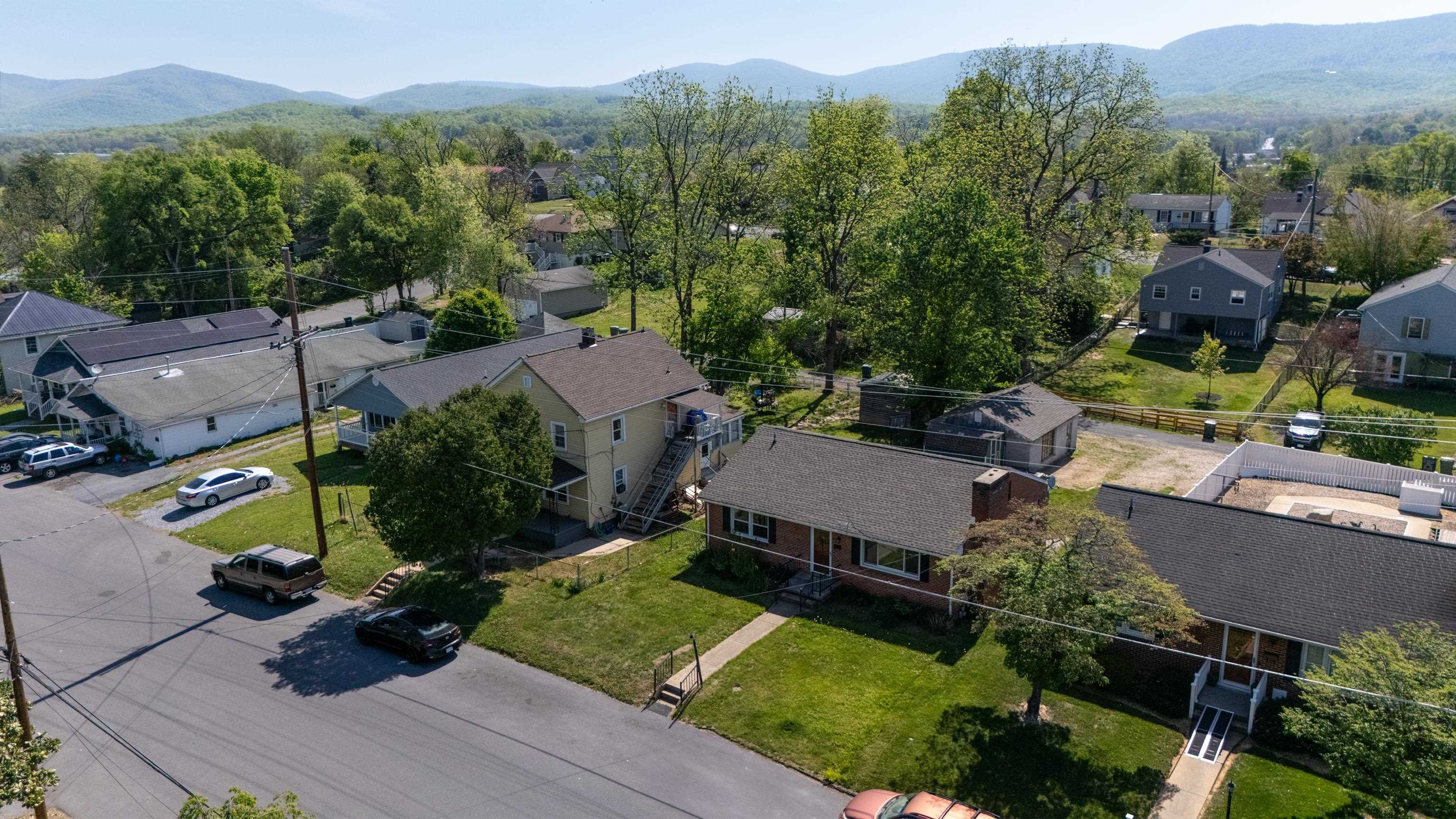 740 SHERWOOD AVE, WAYNESBORO, Virginia 22980, 6 Bedrooms Bedrooms, ,2 BathroomsBathrooms,Residential,740 SHERWOOD AVE,676366 MLS # 676366