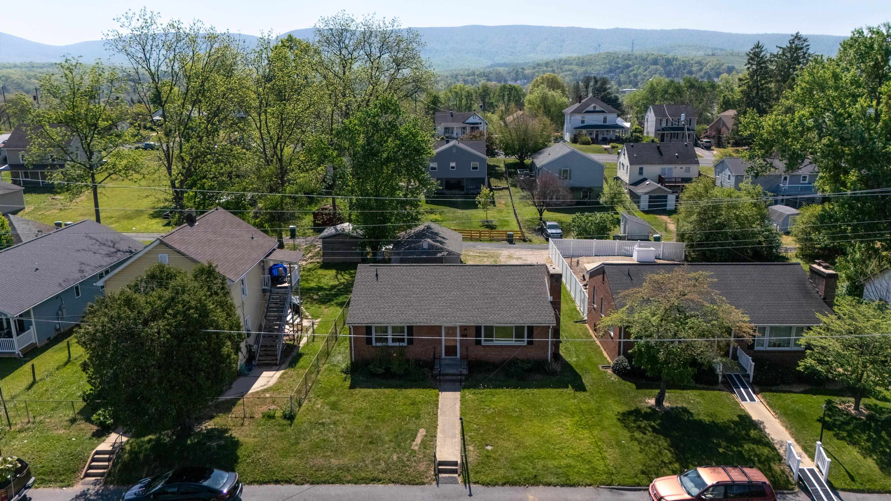 740 SHERWOOD AVE, WAYNESBORO, Virginia 22980, 6 Bedrooms Bedrooms, ,2 BathroomsBathrooms,Residential,740 SHERWOOD AVE,676366 MLS # 676366