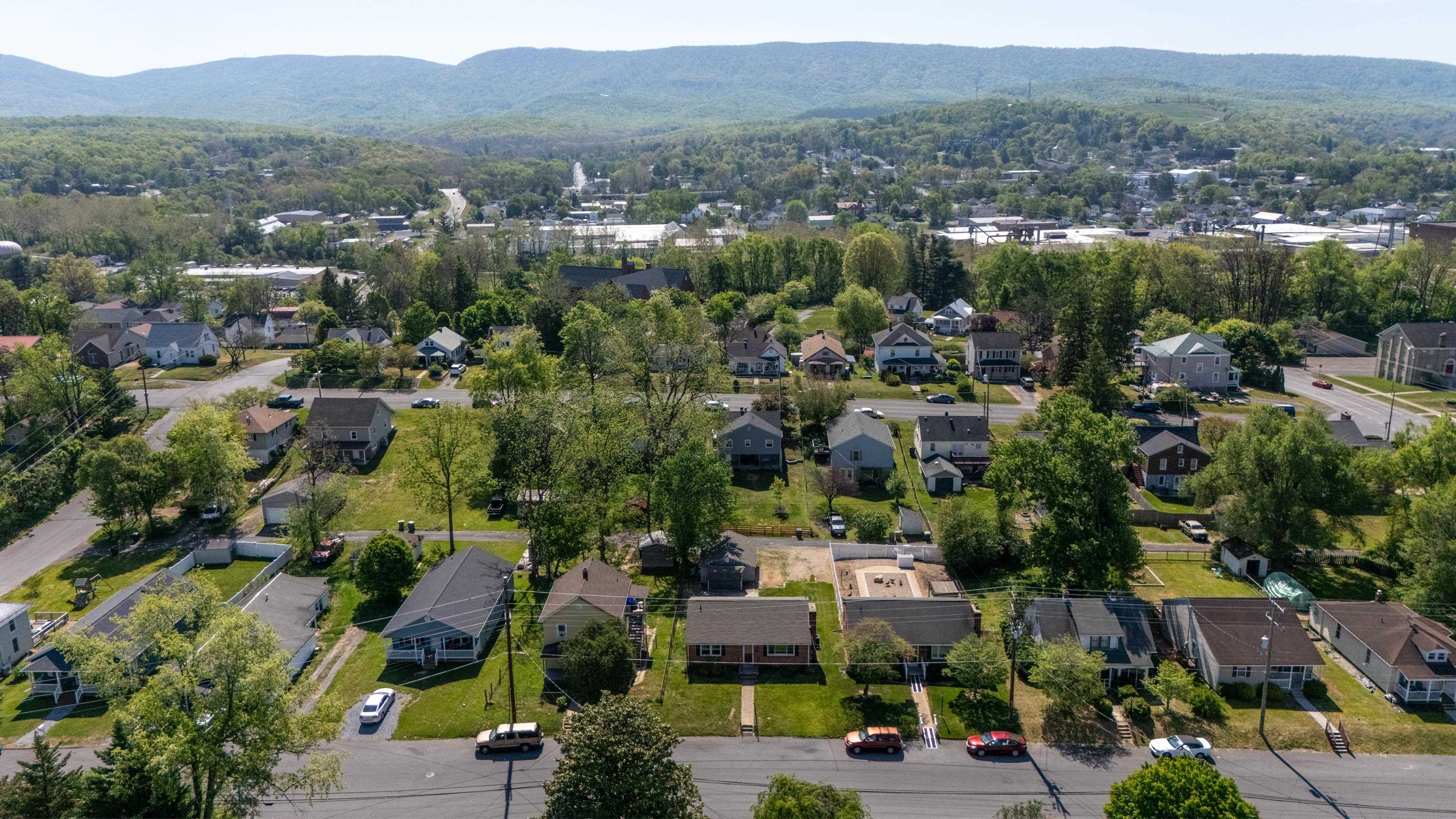 740 SHERWOOD AVE, WAYNESBORO, Virginia 22980, 6 Bedrooms Bedrooms, ,2 BathroomsBathrooms,Residential,740 SHERWOOD AVE,676366 MLS # 676366