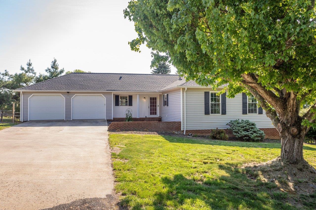 127 VALLEY VIEW AVE, MOUNT SIDNEY, Virginia 24467, 4 Bedrooms Bedrooms, ,3 BathroomsBathrooms,Residential,127 VALLEY VIEW AVE,676373 MLS # 676373