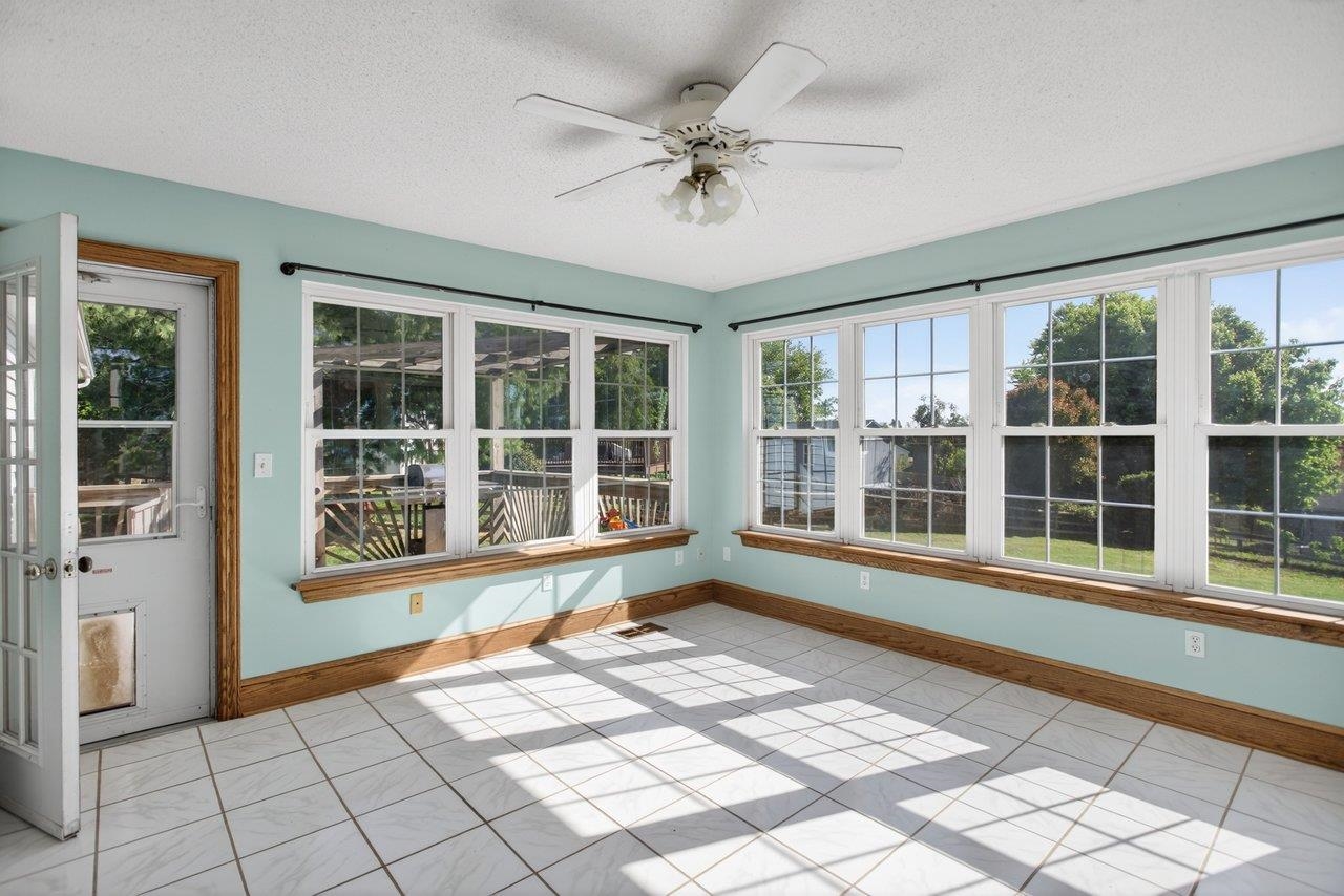 127 VALLEY VIEW AVE, MOUNT SIDNEY, Virginia 24467, 4 Bedrooms Bedrooms, ,3 BathroomsBathrooms,Residential,127 VALLEY VIEW AVE,676373 MLS # 676373