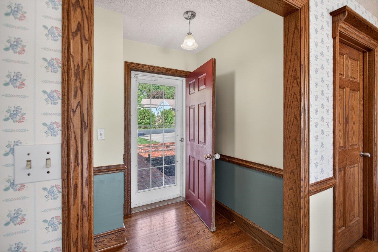 127 VALLEY VIEW AVE, MOUNT SIDNEY, Virginia 24467, 4 Bedrooms Bedrooms, ,3 BathroomsBathrooms,Residential,127 VALLEY VIEW AVE,676373 MLS # 676373