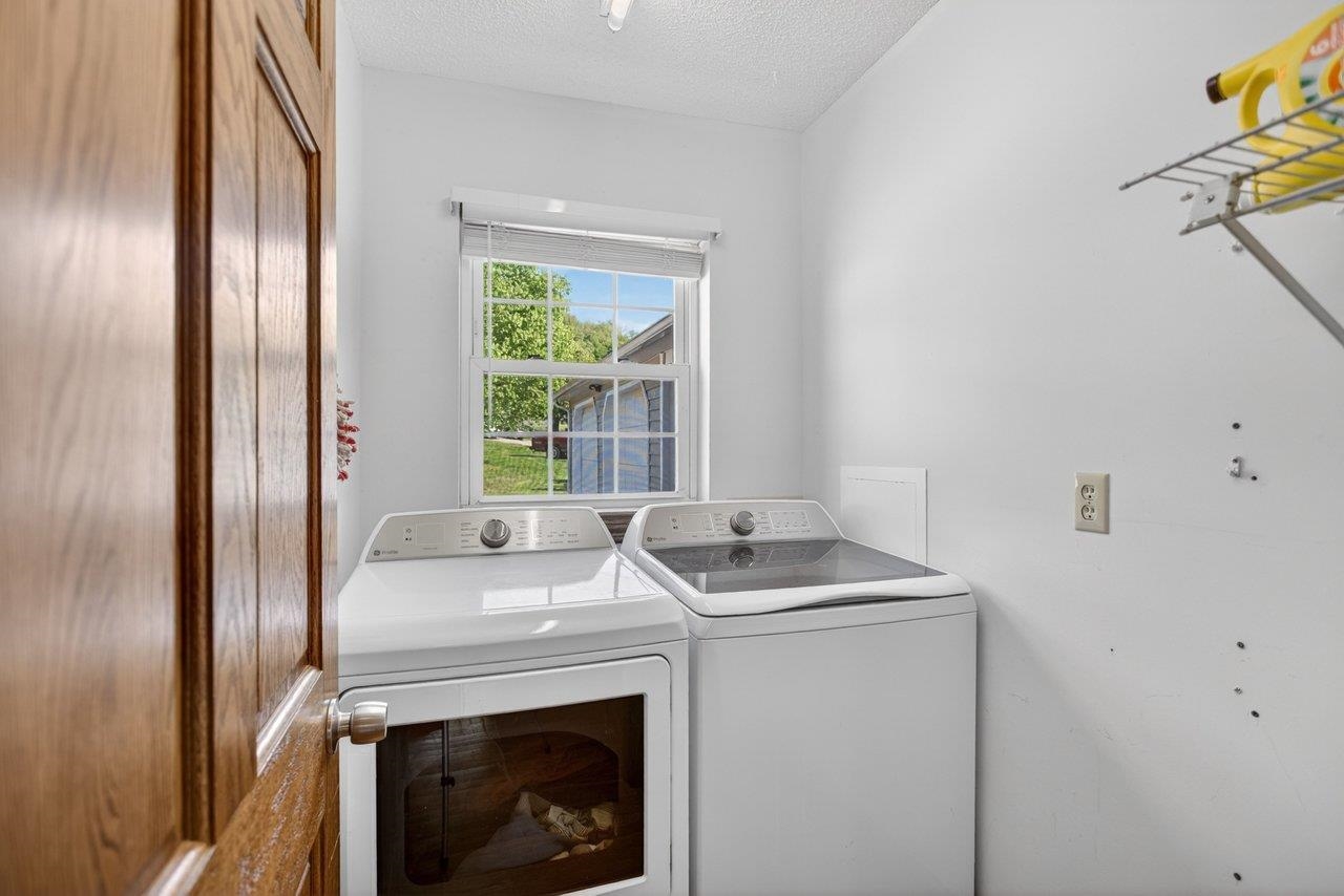 127 VALLEY VIEW AVE, MOUNT SIDNEY, Virginia 24467, 4 Bedrooms Bedrooms, ,3 BathroomsBathrooms,Residential,127 VALLEY VIEW AVE,676373 MLS # 676373