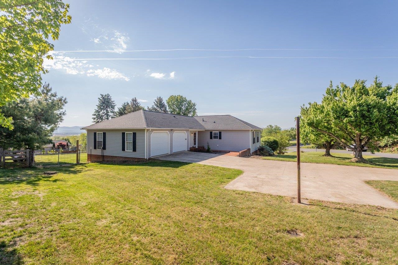 127 VALLEY VIEW AVE, MOUNT SIDNEY, Virginia 24467, 4 Bedrooms Bedrooms, ,3 BathroomsBathrooms,Residential,127 VALLEY VIEW AVE,676373 MLS # 676373