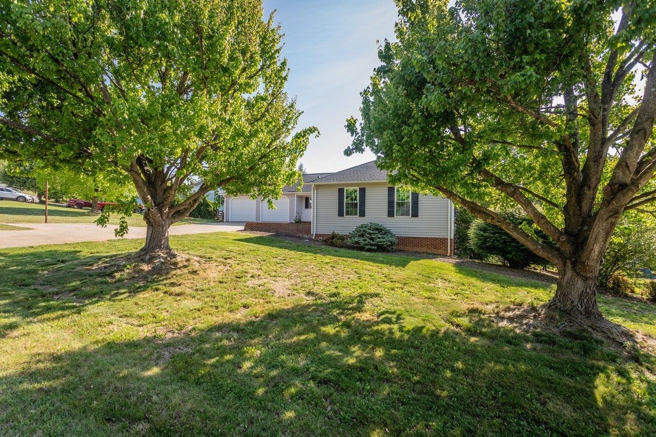 127 VALLEY VIEW AVE, MOUNT SIDNEY, Virginia 24467, 4 Bedrooms Bedrooms, ,3 BathroomsBathrooms,Residential,127 VALLEY VIEW AVE,676373 MLS # 676373