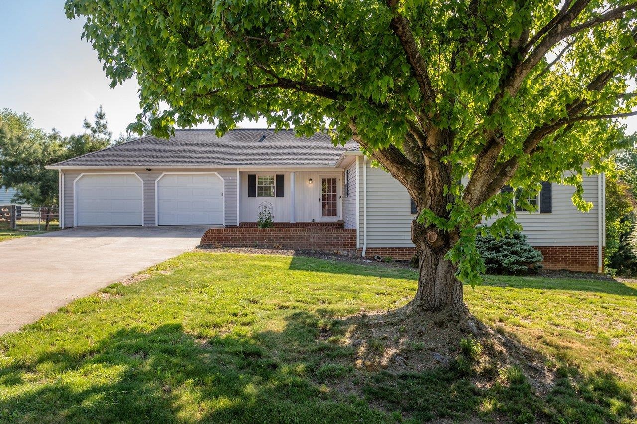 127 VALLEY VIEW AVE, MOUNT SIDNEY, Virginia 24467, 4 Bedrooms Bedrooms, ,3 BathroomsBathrooms,Residential,127 VALLEY VIEW AVE,676373 MLS # 676373