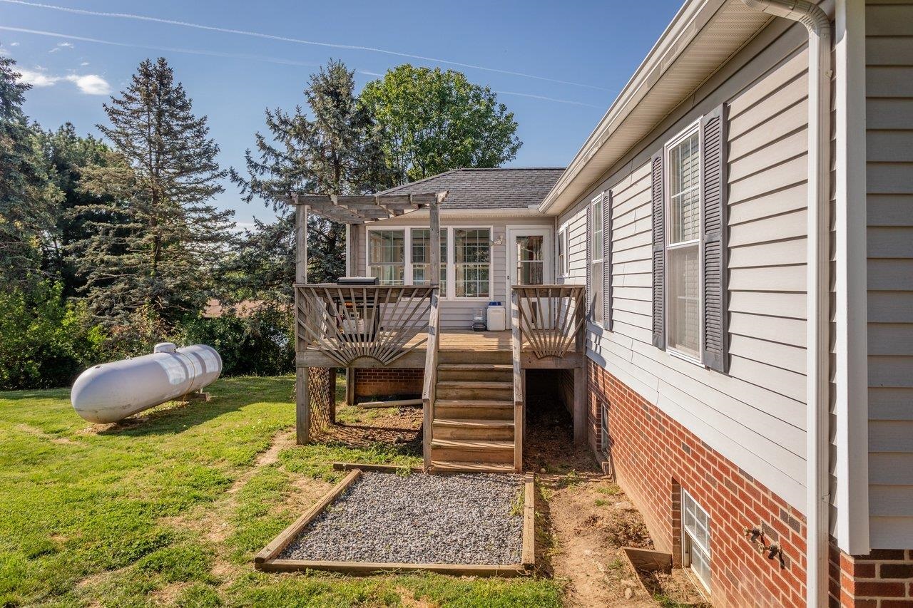 127 VALLEY VIEW AVE, MOUNT SIDNEY, Virginia 24467, 4 Bedrooms Bedrooms, ,3 BathroomsBathrooms,Residential,127 VALLEY VIEW AVE,676373 MLS # 676373