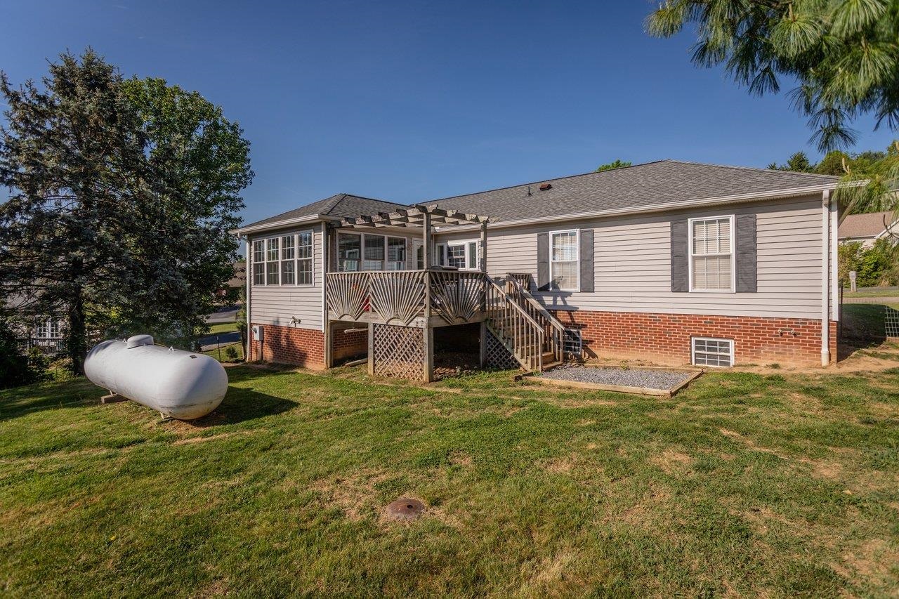 127 VALLEY VIEW AVE, MOUNT SIDNEY, Virginia 24467, 4 Bedrooms Bedrooms, ,3 BathroomsBathrooms,Residential,127 VALLEY VIEW AVE,676373 MLS # 676373