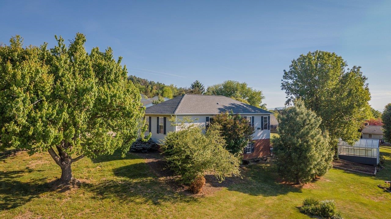 127 VALLEY VIEW AVE, MOUNT SIDNEY, Virginia 24467, 4 Bedrooms Bedrooms, ,3 BathroomsBathrooms,Residential,127 VALLEY VIEW AVE,676373 MLS # 676373