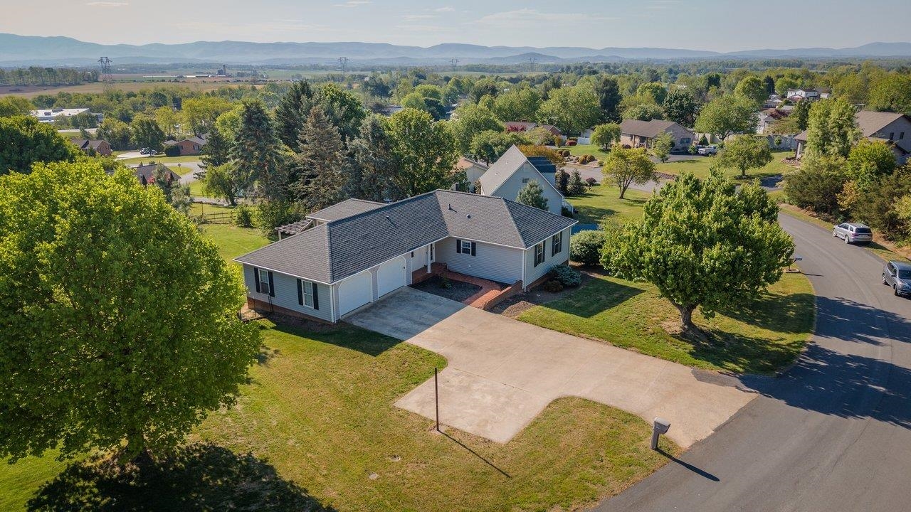 127 VALLEY VIEW AVE, MOUNT SIDNEY, Virginia 24467, 4 Bedrooms Bedrooms, ,3 BathroomsBathrooms,Residential,127 VALLEY VIEW AVE,676373 MLS # 676373