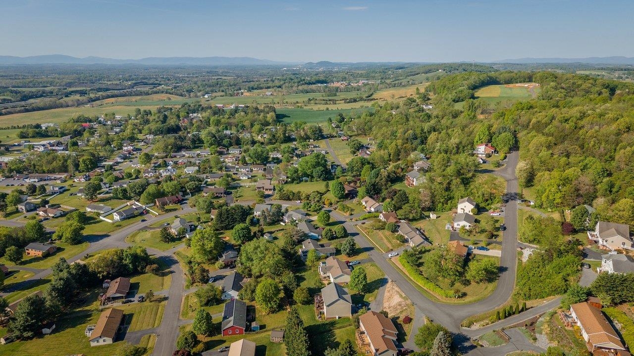 127 VALLEY VIEW AVE, MOUNT SIDNEY, Virginia 24467, 4 Bedrooms Bedrooms, ,3 BathroomsBathrooms,Residential,127 VALLEY VIEW AVE,676373 MLS # 676373