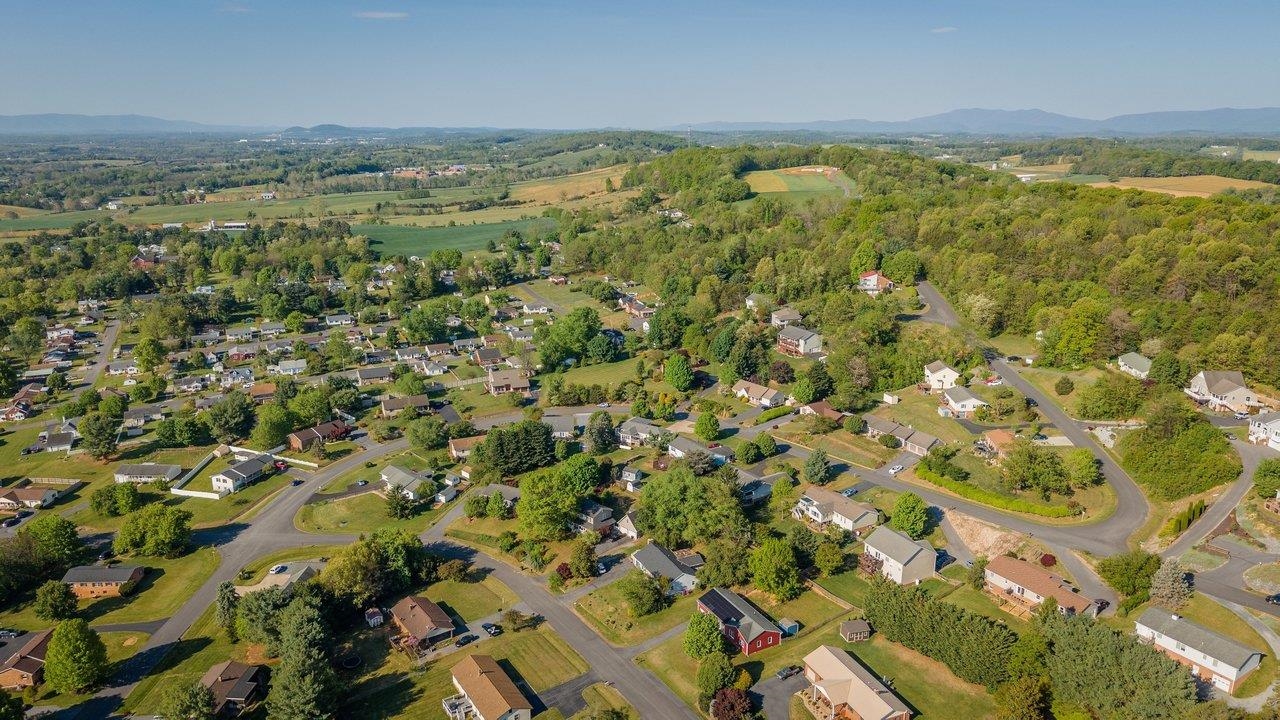 127 VALLEY VIEW AVE, MOUNT SIDNEY, Virginia 24467, 4 Bedrooms Bedrooms, ,3 BathroomsBathrooms,Residential,127 VALLEY VIEW AVE,676373 MLS # 676373