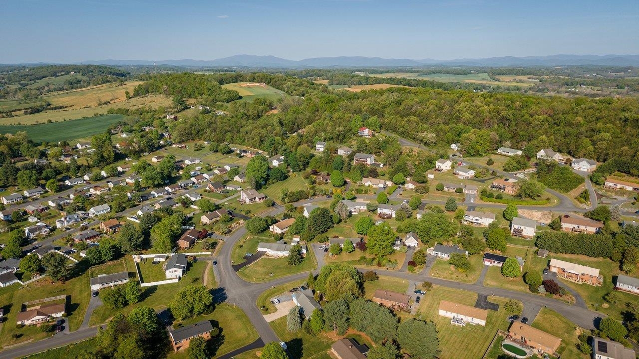 127 VALLEY VIEW AVE, MOUNT SIDNEY, Virginia 24467, 4 Bedrooms Bedrooms, ,3 BathroomsBathrooms,Residential,127 VALLEY VIEW AVE,676373 MLS # 676373