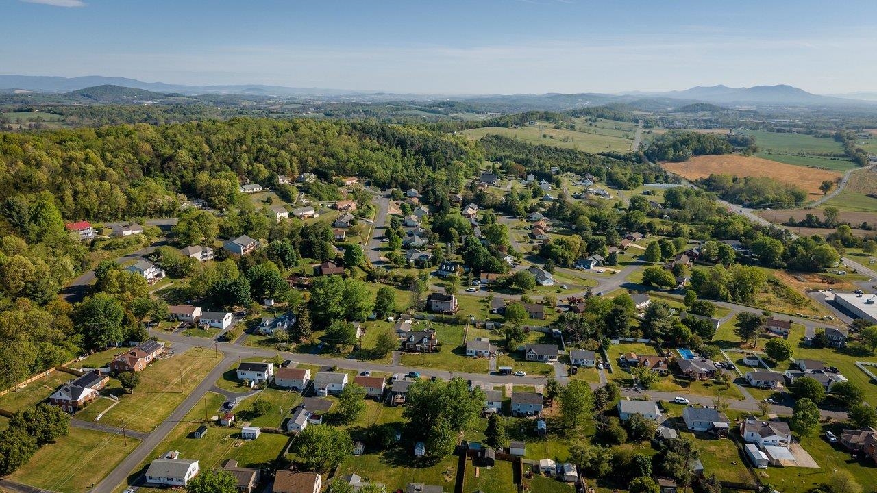 127 VALLEY VIEW AVE, MOUNT SIDNEY, Virginia 24467, 4 Bedrooms Bedrooms, ,3 BathroomsBathrooms,Residential,127 VALLEY VIEW AVE,676373 MLS # 676373