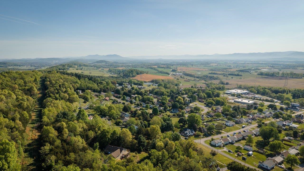 127 VALLEY VIEW AVE, MOUNT SIDNEY, Virginia 24467, 4 Bedrooms Bedrooms, ,3 BathroomsBathrooms,Residential,127 VALLEY VIEW AVE,676373 MLS # 676373