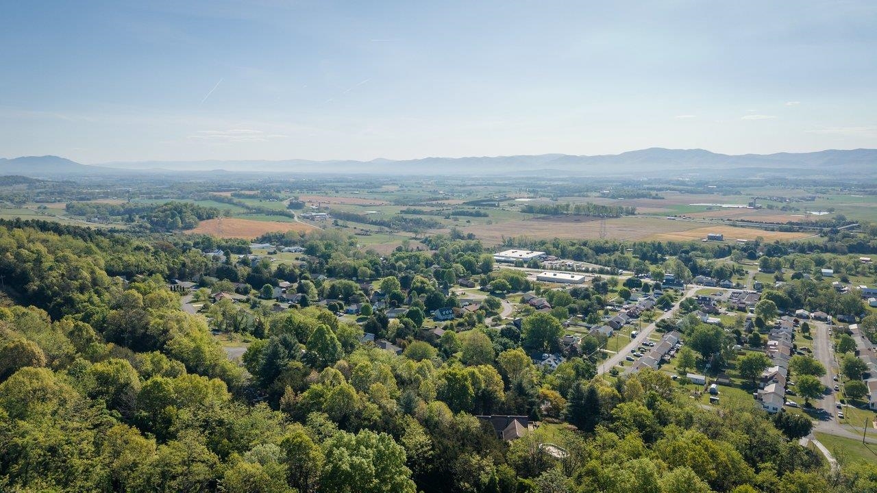 127 VALLEY VIEW AVE, MOUNT SIDNEY, Virginia 24467, 4 Bedrooms Bedrooms, ,3 BathroomsBathrooms,Residential,127 VALLEY VIEW AVE,676373 MLS # 676373