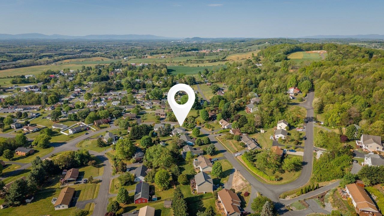 127 VALLEY VIEW AVE, MOUNT SIDNEY, Virginia 24467, 4 Bedrooms Bedrooms, ,3 BathroomsBathrooms,Residential,127 VALLEY VIEW AVE,676373 MLS # 676373