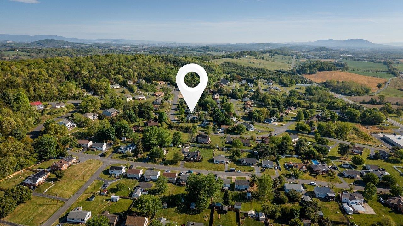 127 VALLEY VIEW AVE, MOUNT SIDNEY, Virginia 24467, 4 Bedrooms Bedrooms, ,3 BathroomsBathrooms,Residential,127 VALLEY VIEW AVE,676373 MLS # 676373